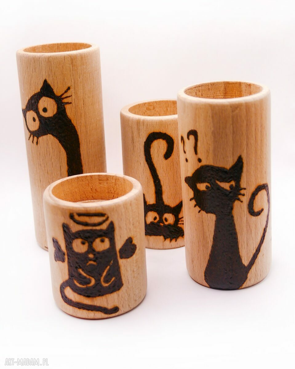 Zestaw 4 drewnianych świeczników tealight z pirografią - koty - ręcznie robione