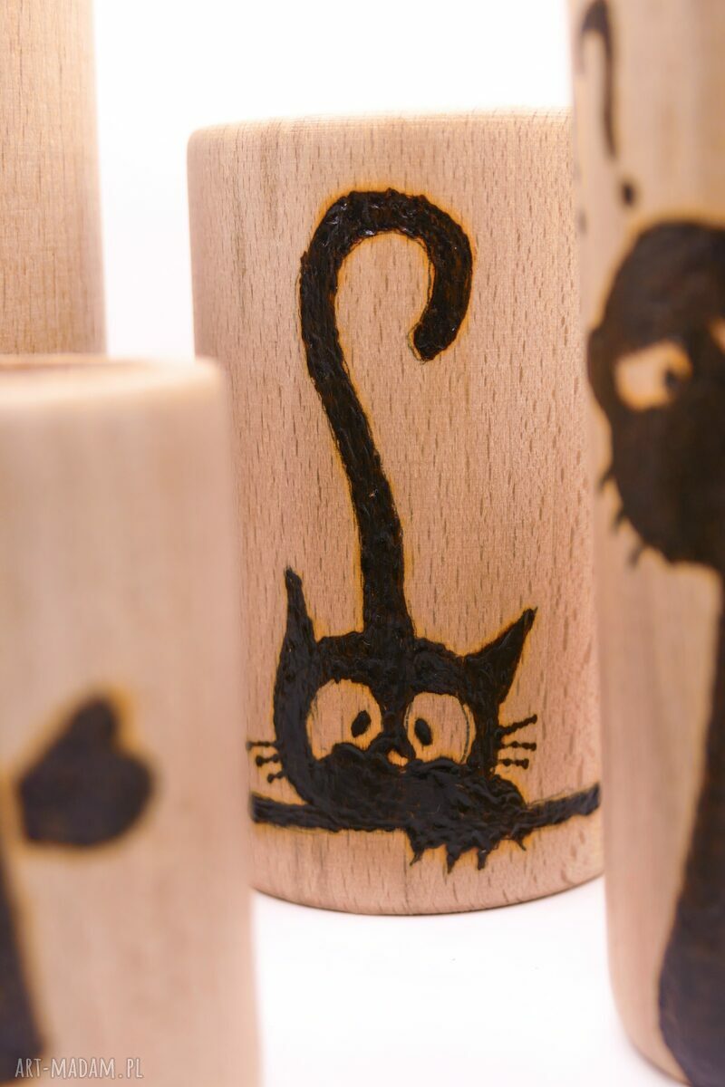 Zestaw 4 drewnianych świeczników tealight z pirografią - koty - ręcznie robione