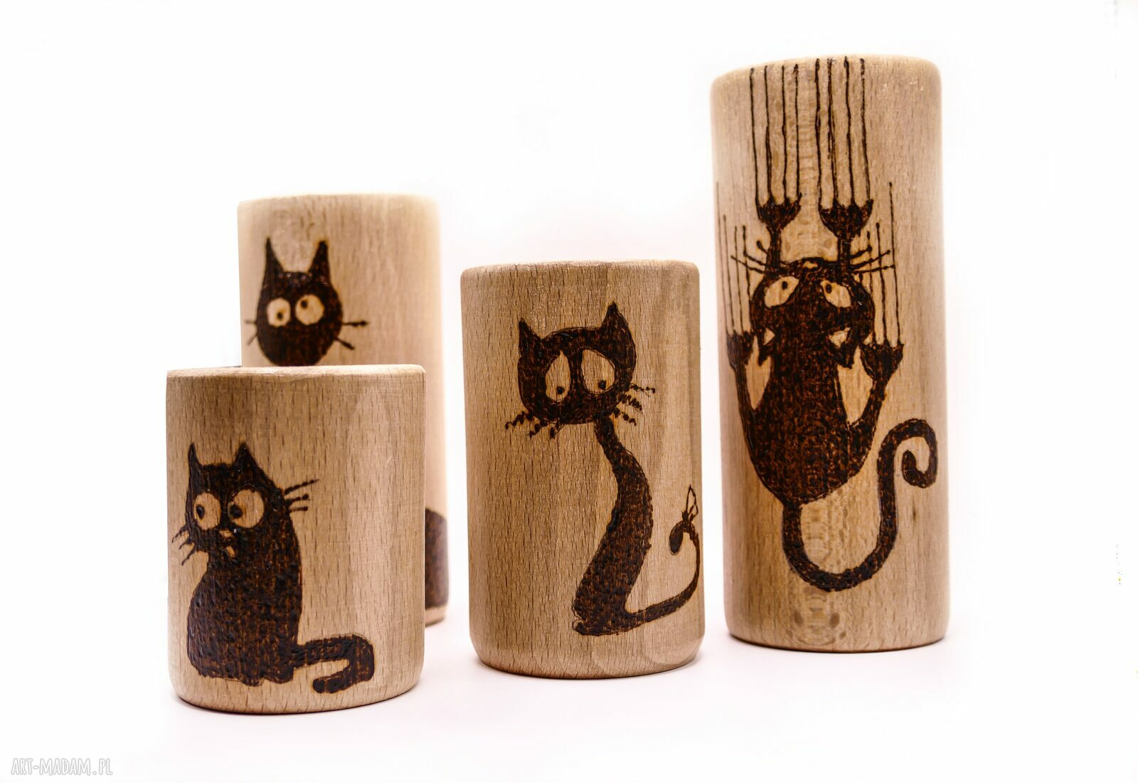 Zestaw 4 drewnianych świeczników tealight z kotami - ręcznie wypalane wzory