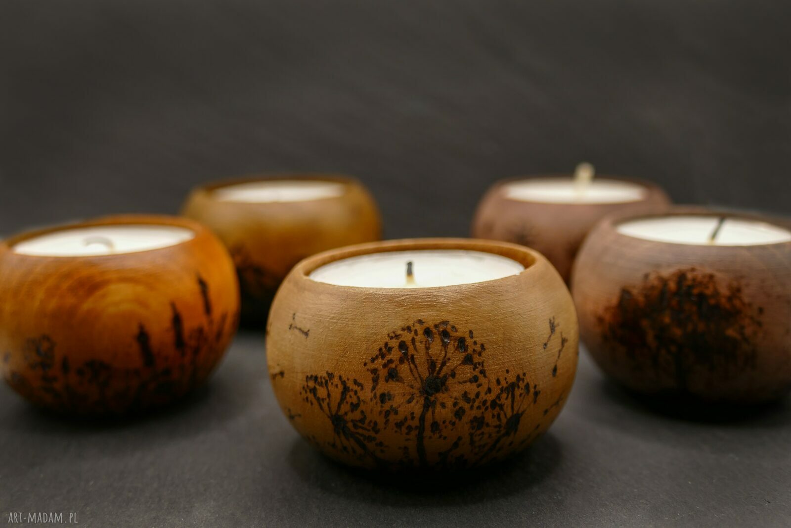 Zestaw 5 drewnianych świeczników na tealight z ręczną pirografią natury