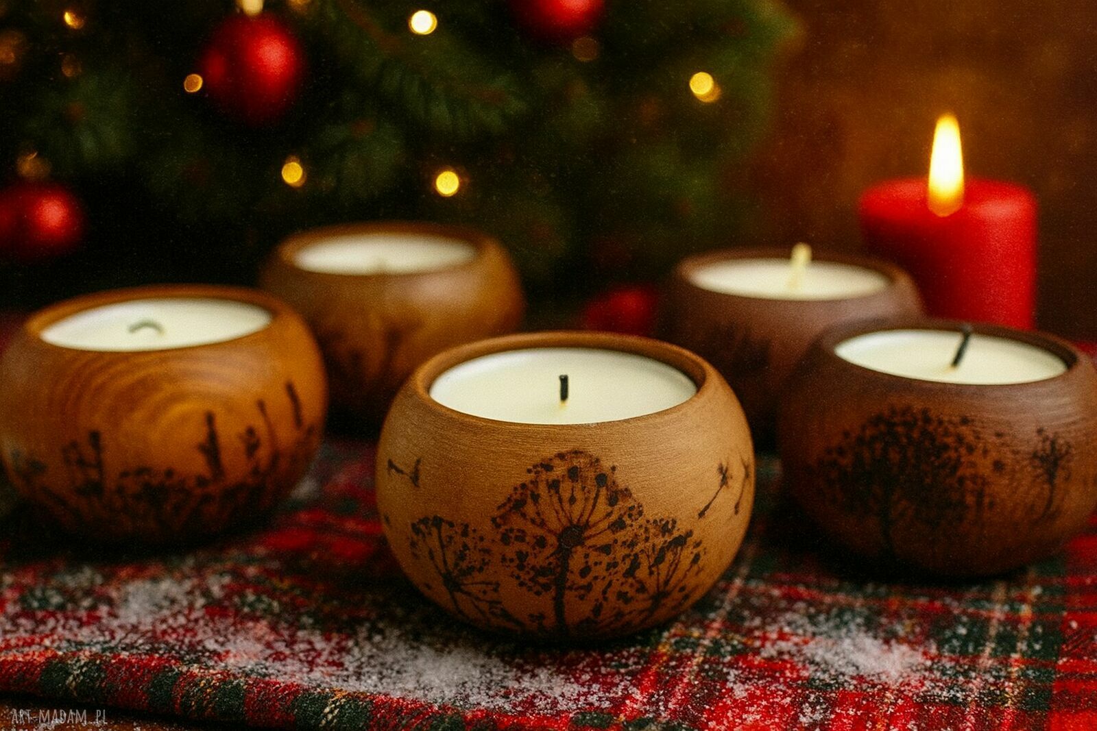 Zestaw 5 drewnianych świeczników na tealight z ręczną pirografią natury