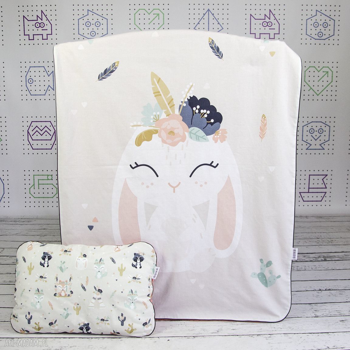 Kocyk 100x75 75x100 i płaska poduszka 30x45 Bohemian Friends Bunny
