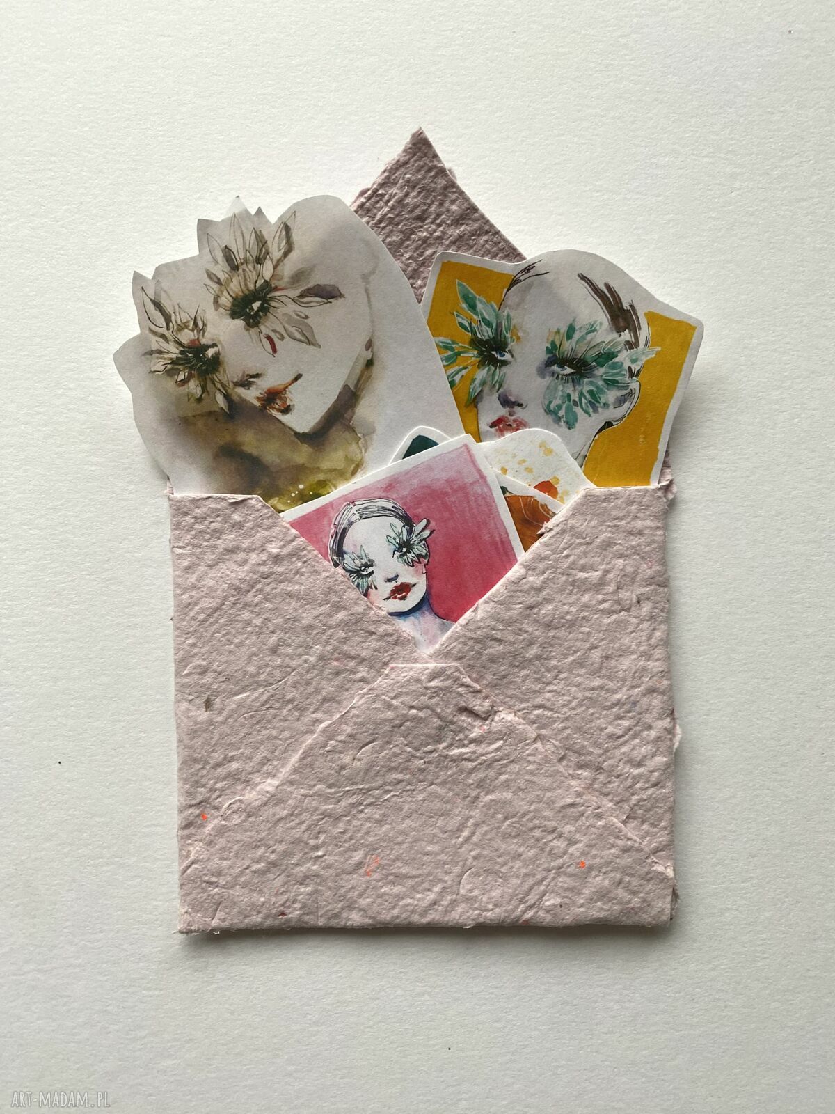 Zestaw 8 naklejek VIBRANT do scrapbooking - ilustracje modowe z kobiecymi portretami (w kopercie z papieru czerpanego)