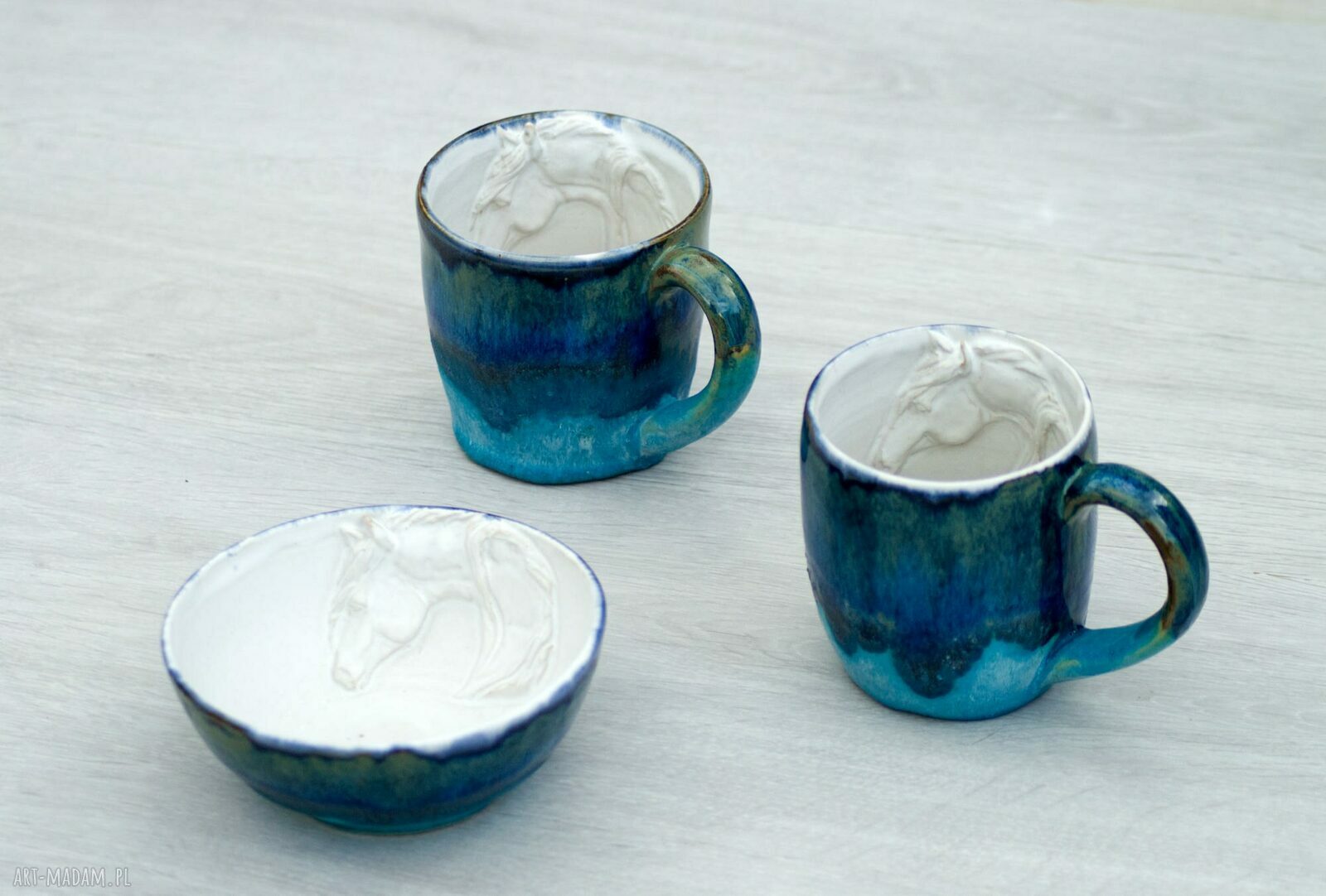 Duży kubek i miseczka z koniem - rękodzieło ceramiczne w turkusie