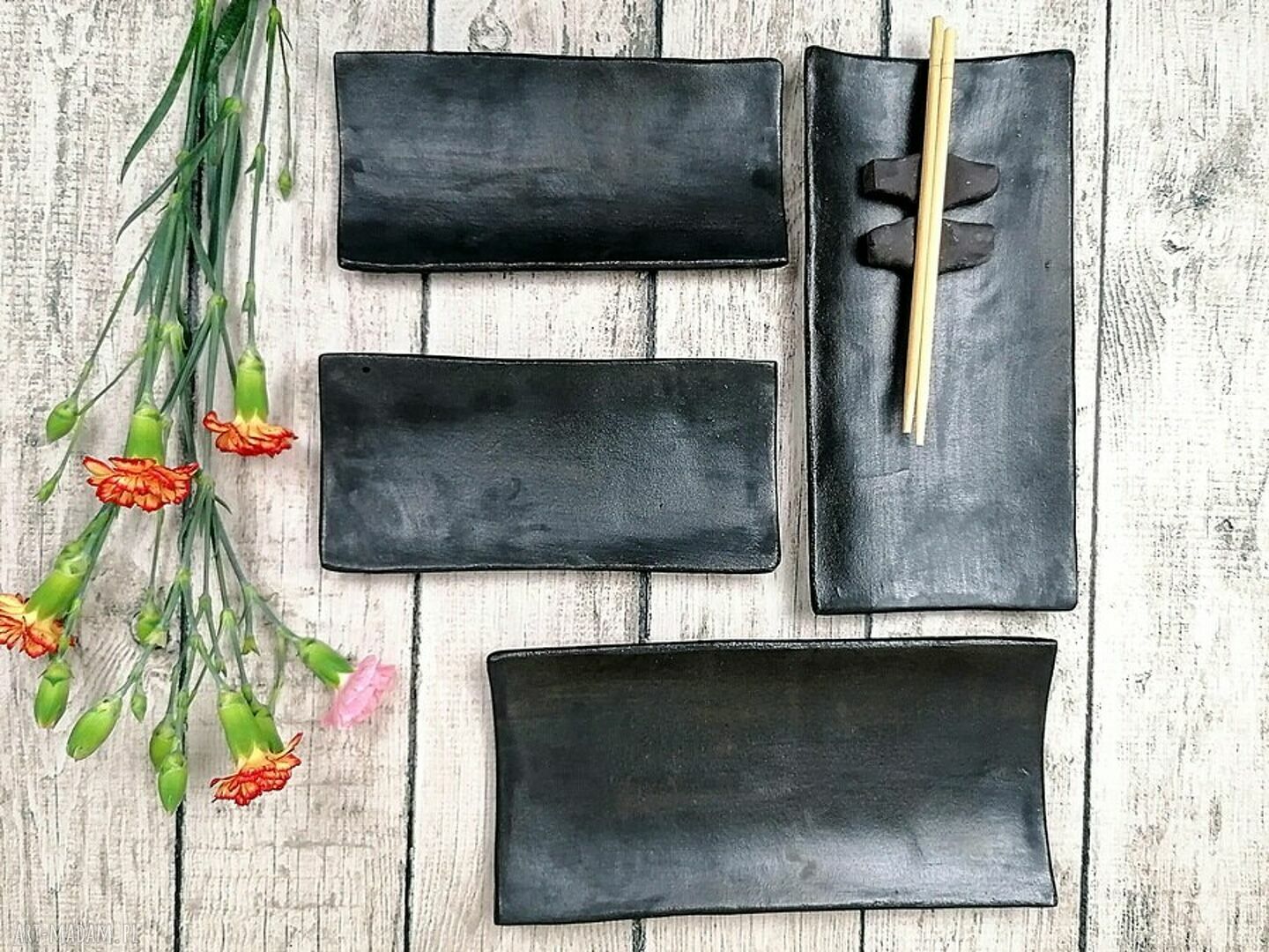 Zestaw ceramiczny do sushi dla 2 osób z czarnej gliny