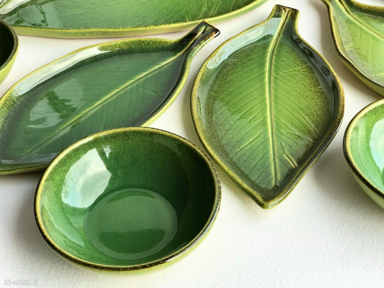 Ręcznie lepiony zestaw ceramiczny Liść do serwowania