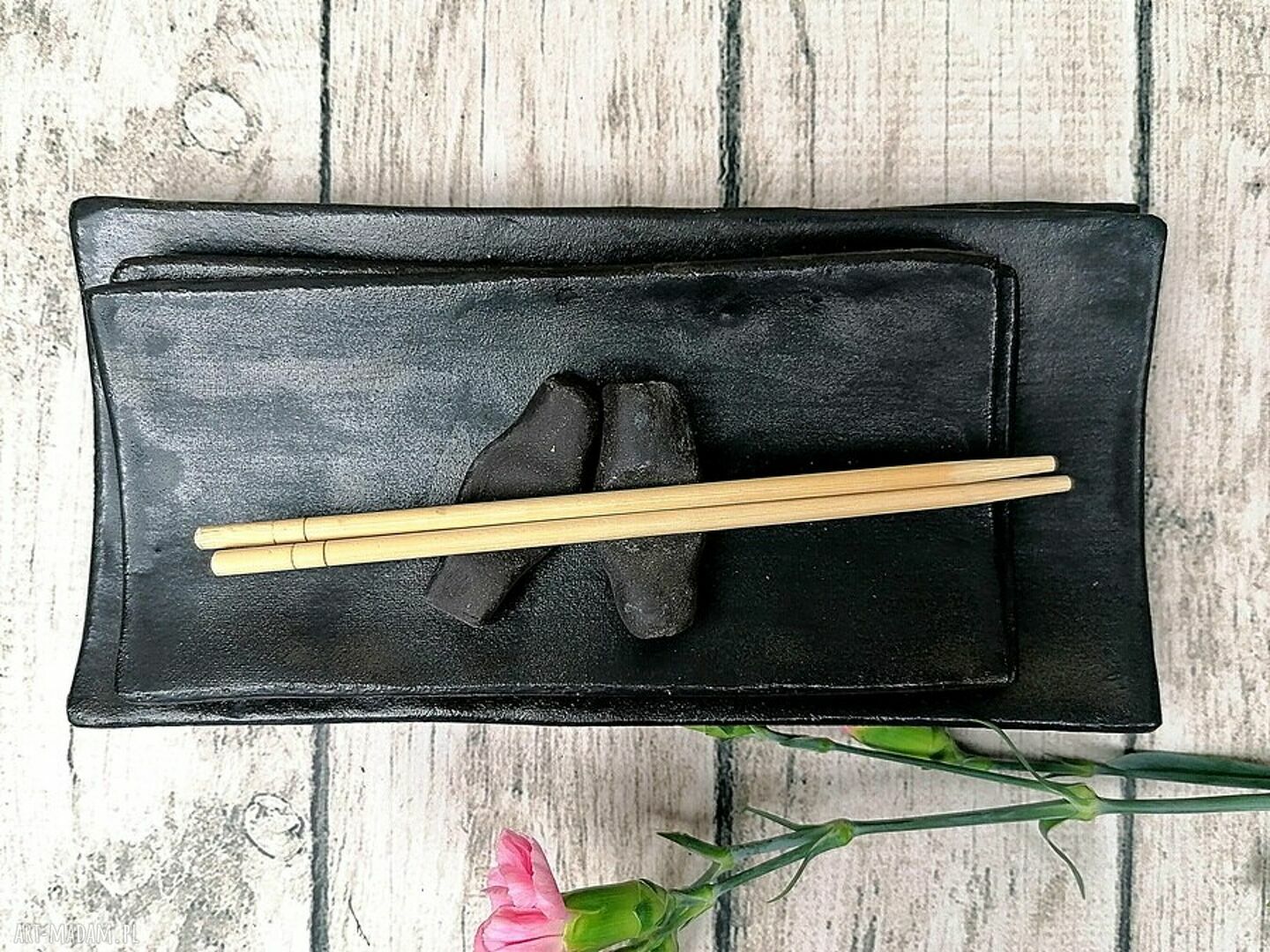 Zestaw ceramiczny do sushi dla 2 osób z czarnej gliny