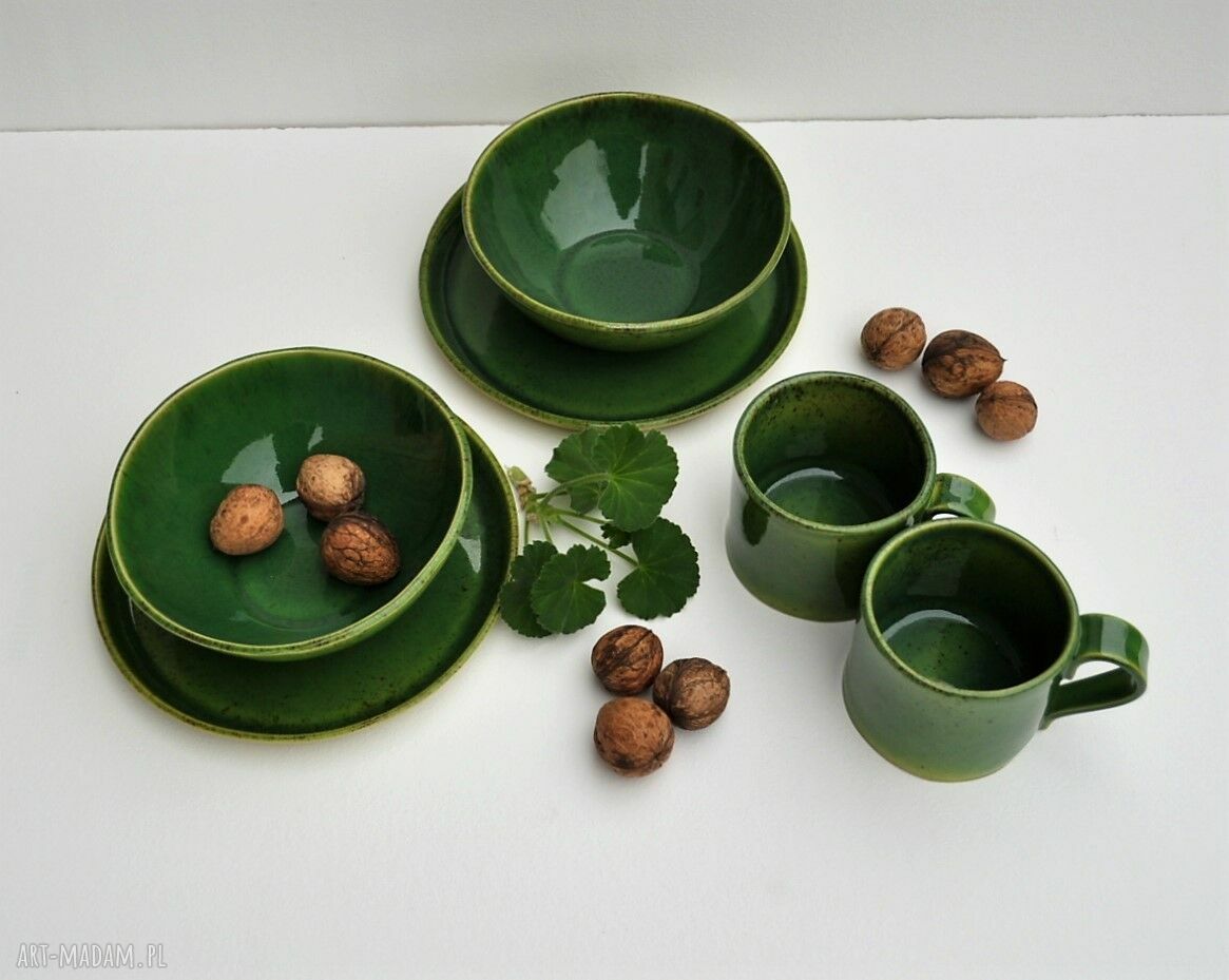 Zestaw ceramiczny dla dwojga: talerz, miseczka i kubeczek-filiżanka