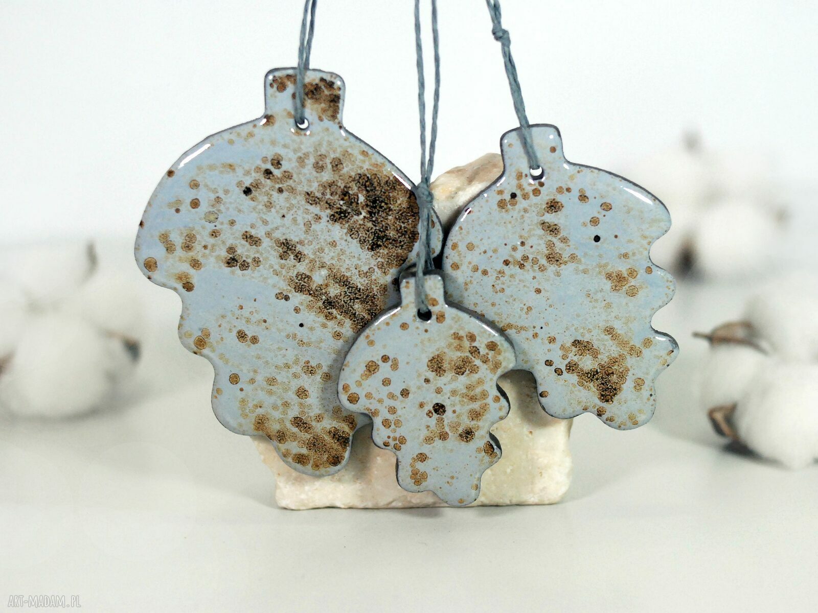 Zimowe Liście - zestaw 3 ręcznie robionych ceramicznych ozdób choinkowych