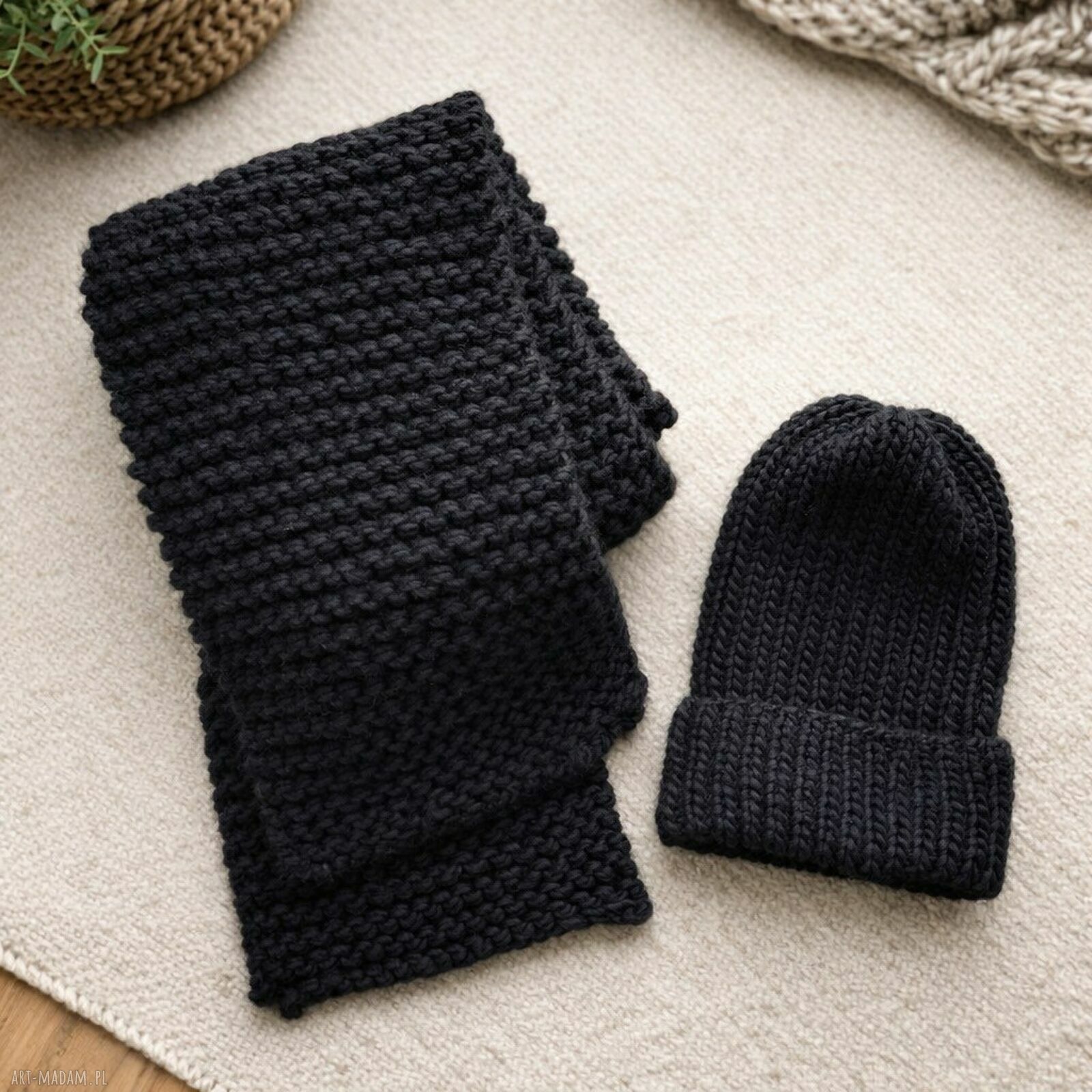 Czarny zestaw czapka i szalik z 100% wełny - handmade