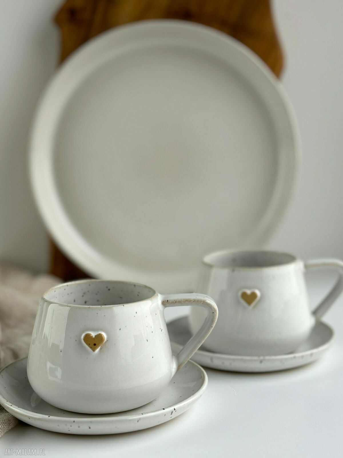 Zestaw dla dwojga - taca-patera i 2 filiżanki ceramiczne z sercem (piegi) - prezent ślubny