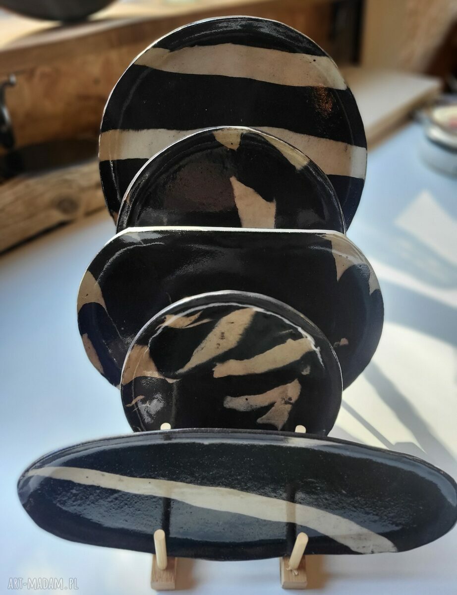 Ręcznie formowany zestaw do serwowania na prezent - ceramiczne talerze i patery