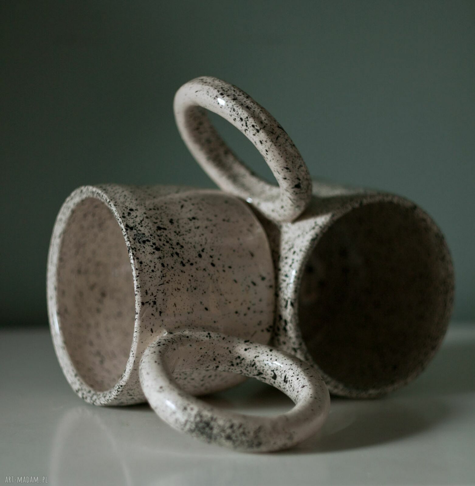 Zestaw dwóch kubków ceramicznych z dużym uchem - nakrapiane kleksy