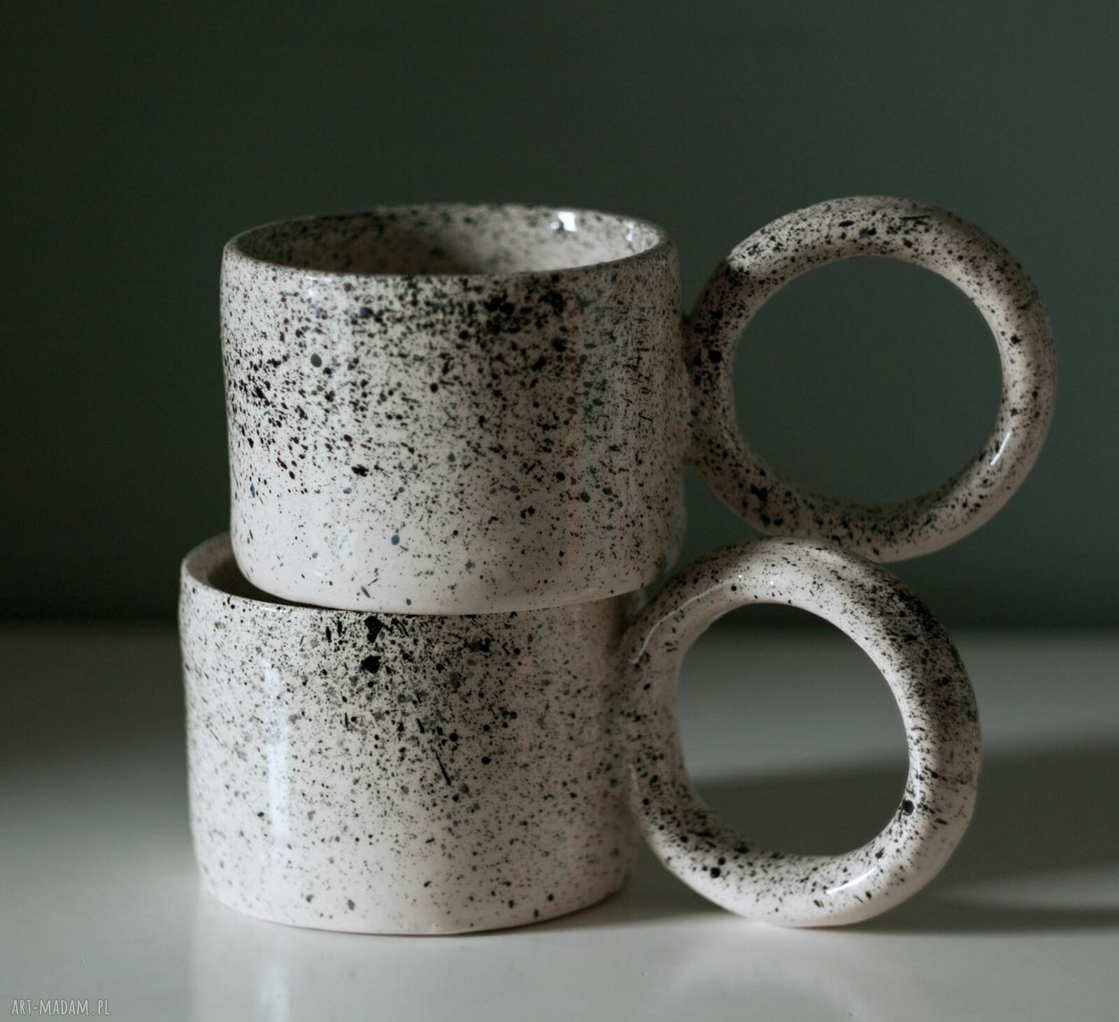 Zestaw dwóch kubków ceramicznych z dużym uchem - nakrapiane kleksy