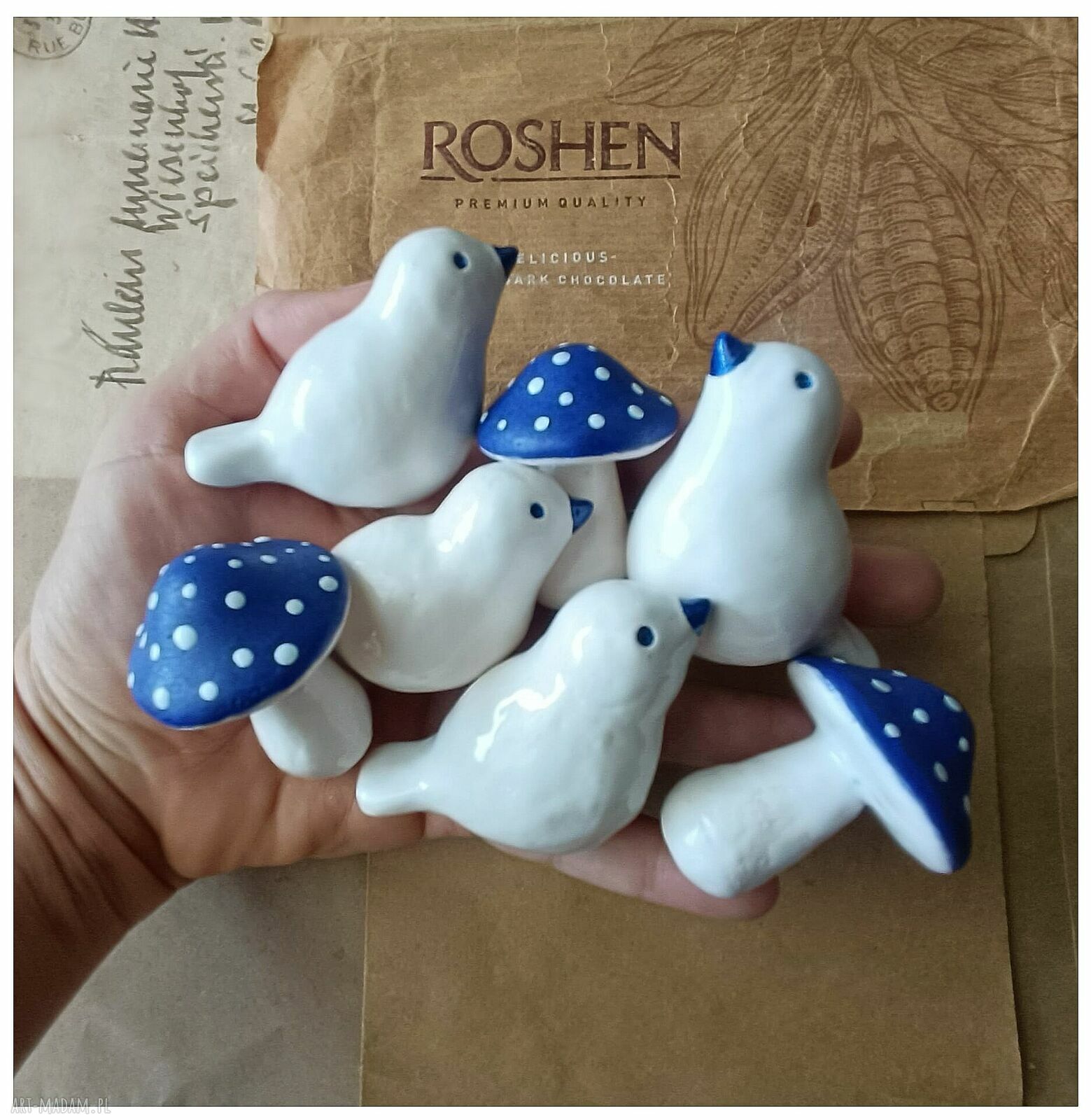 Zestaw ceramicznych grzybków i ptaszków
