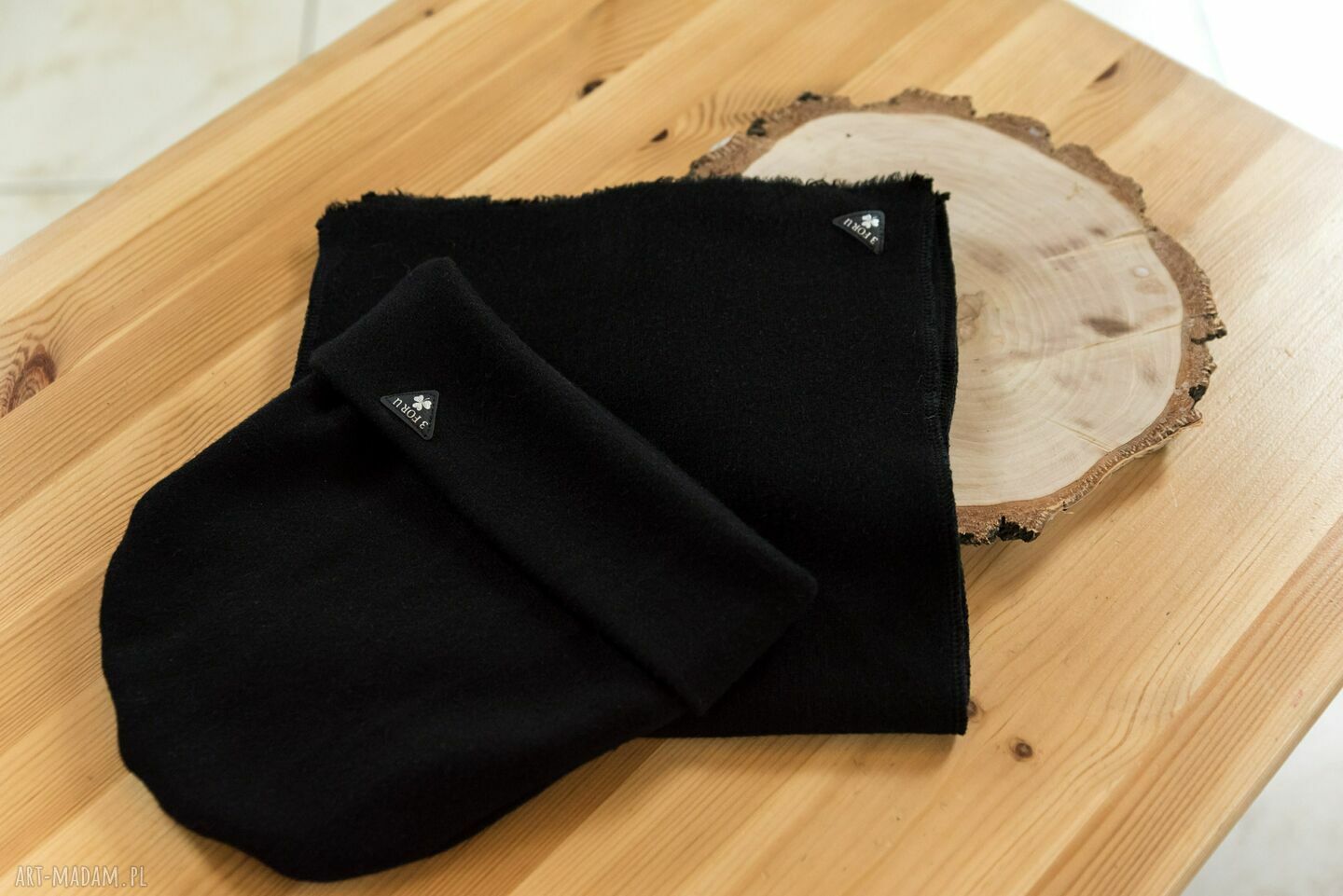 Czarny zestaw Just Cuddle Up - czapka i bluza onesize z domieszką kaszmiru