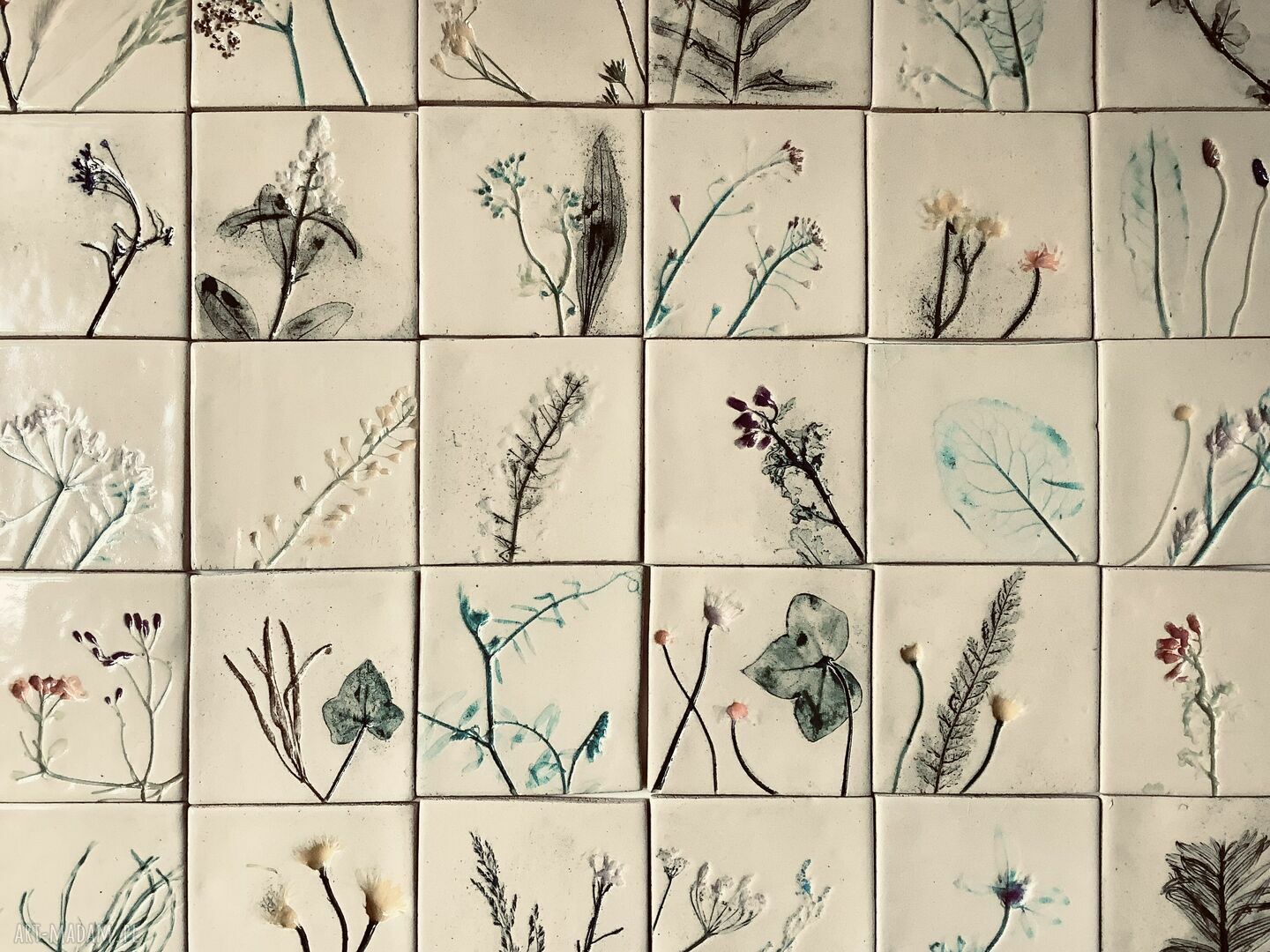 Zestaw kafli ceramicznych „kwietna łąka” - roślinne dekory na ścianę