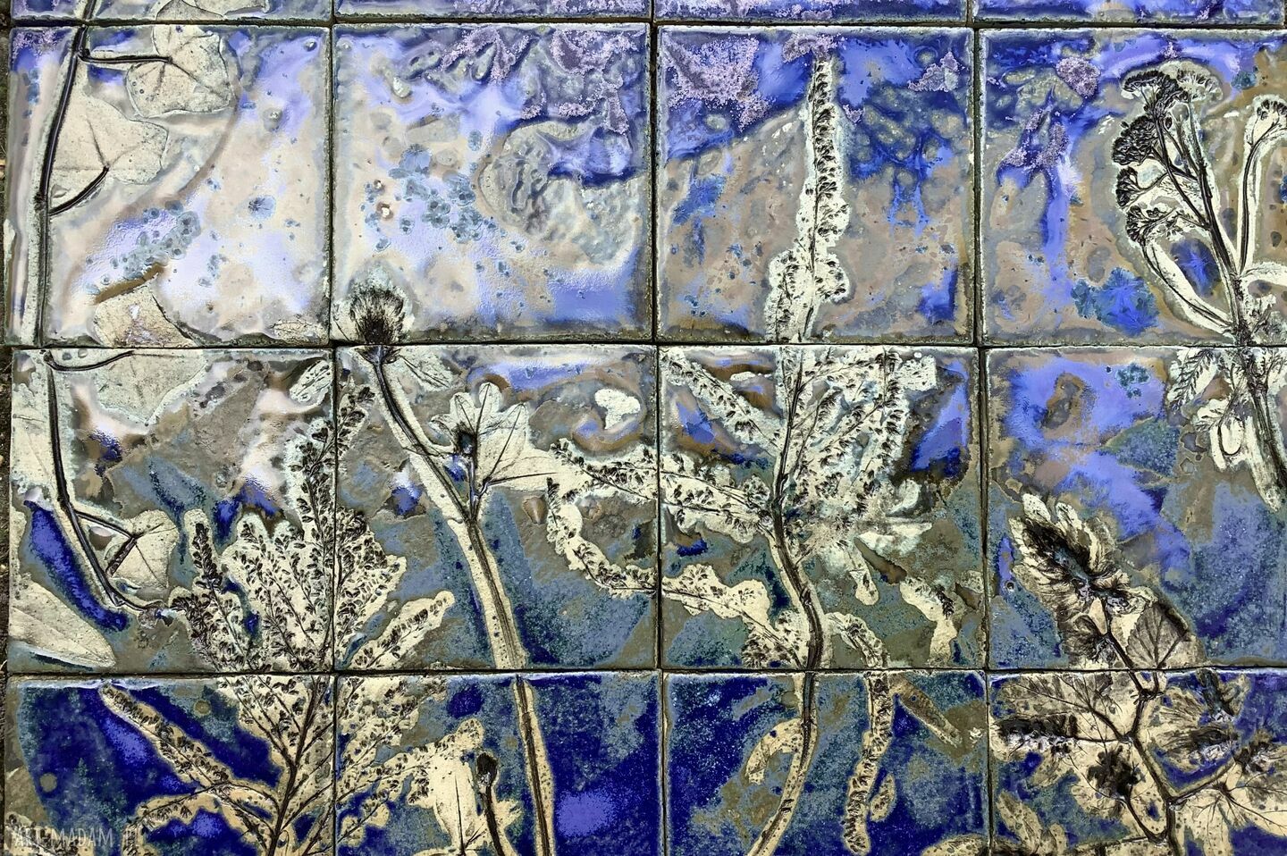 Zestaw kafli ceramicznych z roślinami - panel ścienny handmade