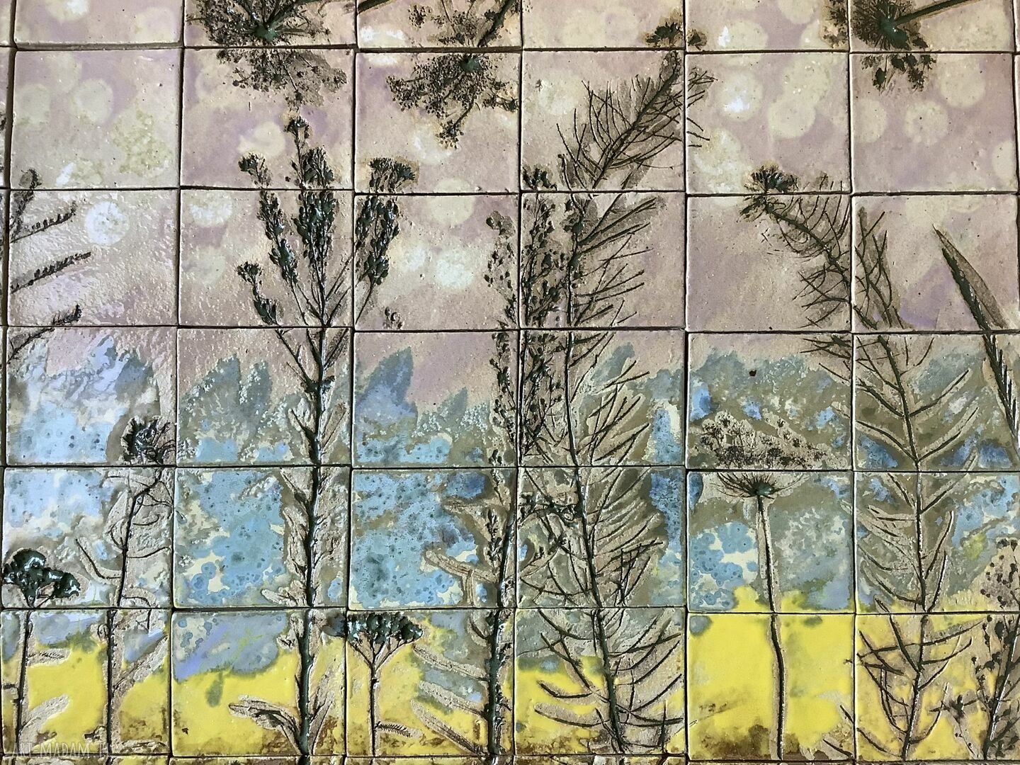 Zestaw kafli ceramicznych „Słoneczny ogród” - panel ścienny z odciskami roślin