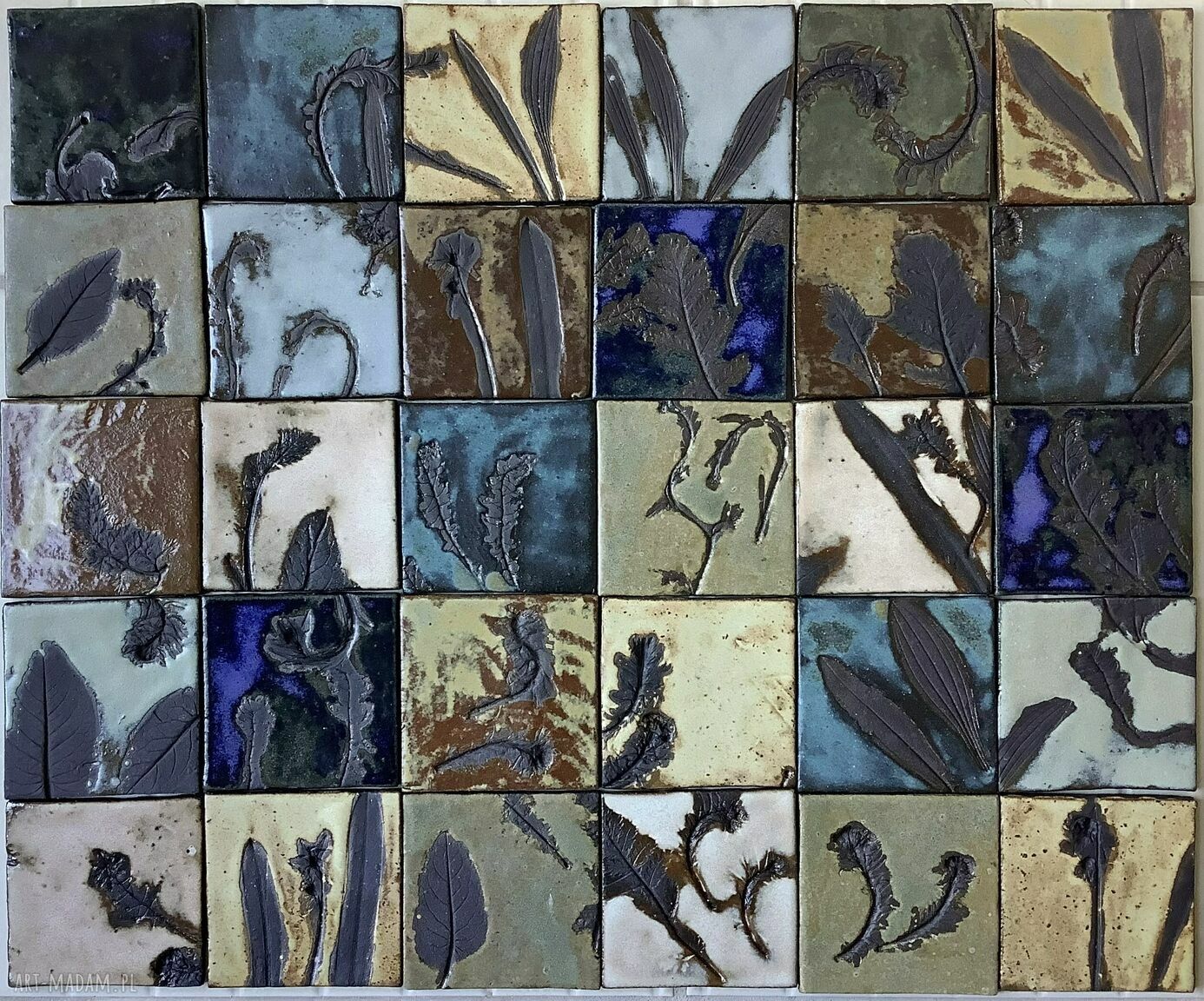 Zestaw kafli „Spacer nocą” - ręcznie robione kafle ceramiczne z roślinnym wzorem