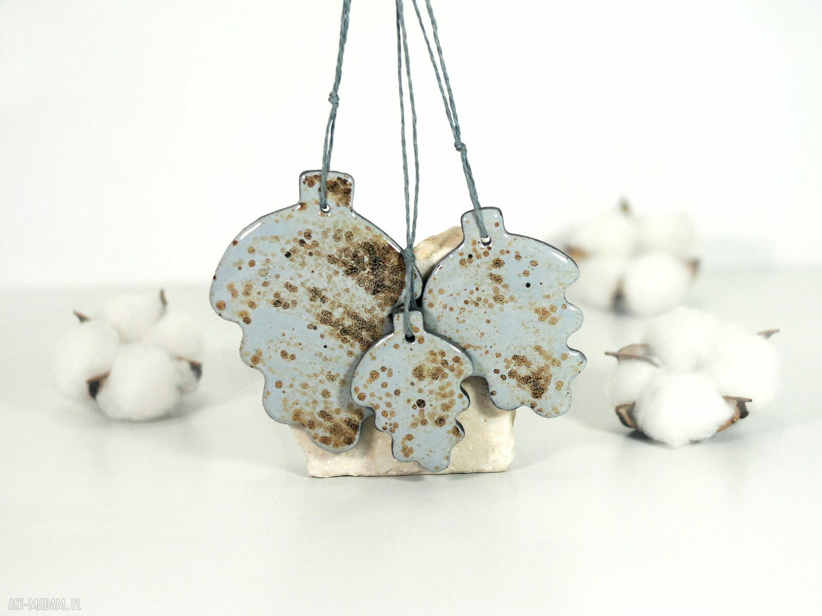 Zimowe Liście - zestaw 3 ręcznie robionych ceramicznych ozdób choinkowych
