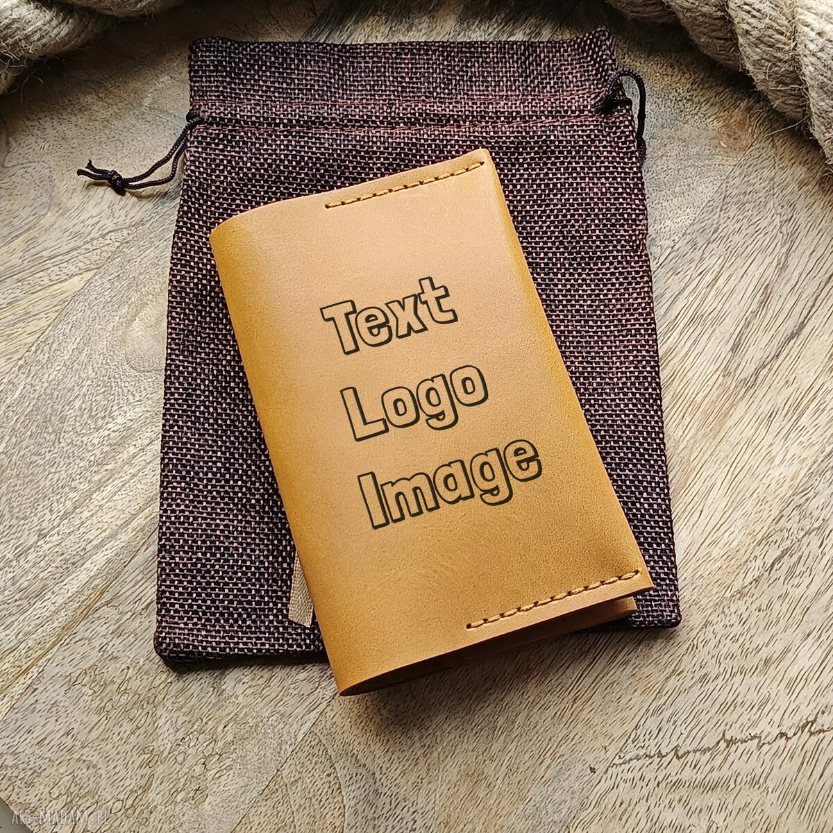 Zestaw podróżny - etui na paszport i zawieszka do walizki ze skóry z grawerem