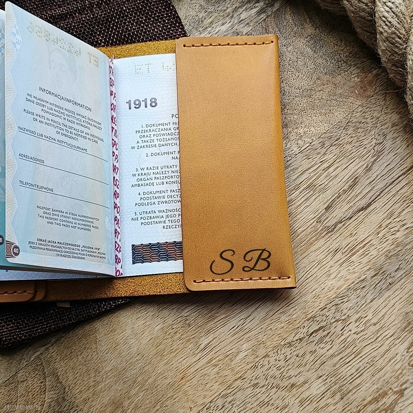Zestaw podróżny - etui na paszport i zawieszka do walizki ze skóry z grawerem