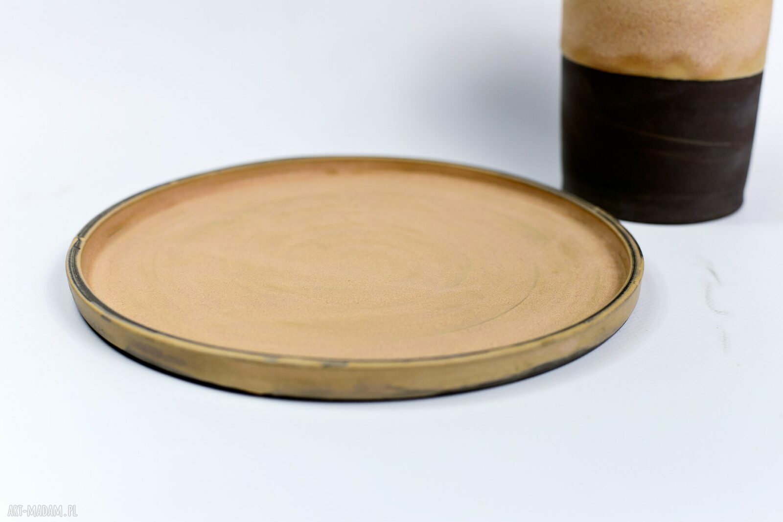 Zestaw ceramiczny pojemnik z figurką konia i talerz beżowo-czekoladowy 23 cm