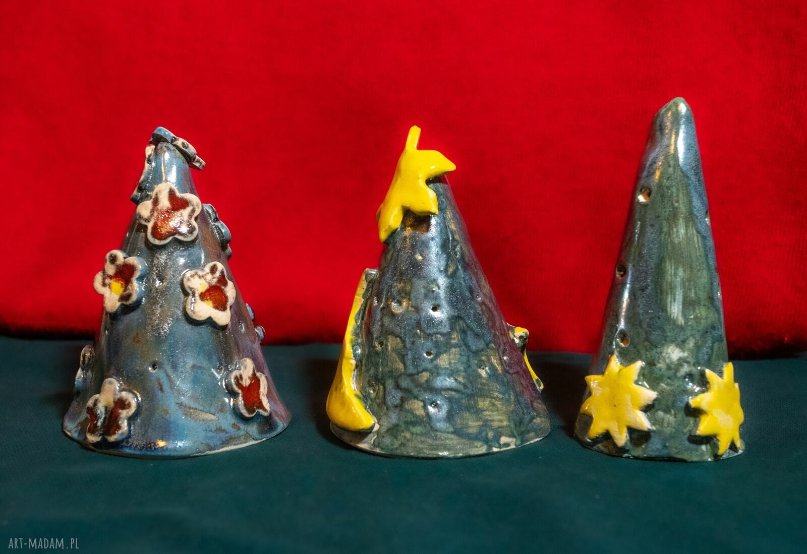 Zestaw ręcznie robionych ceramicznych choinek - świąteczna dekoracja stojąca