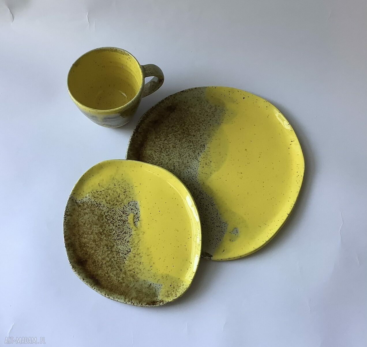 Ręcznie robiony zestaw śniadaniowo-obiadowy w żółto-beżowej ceramice