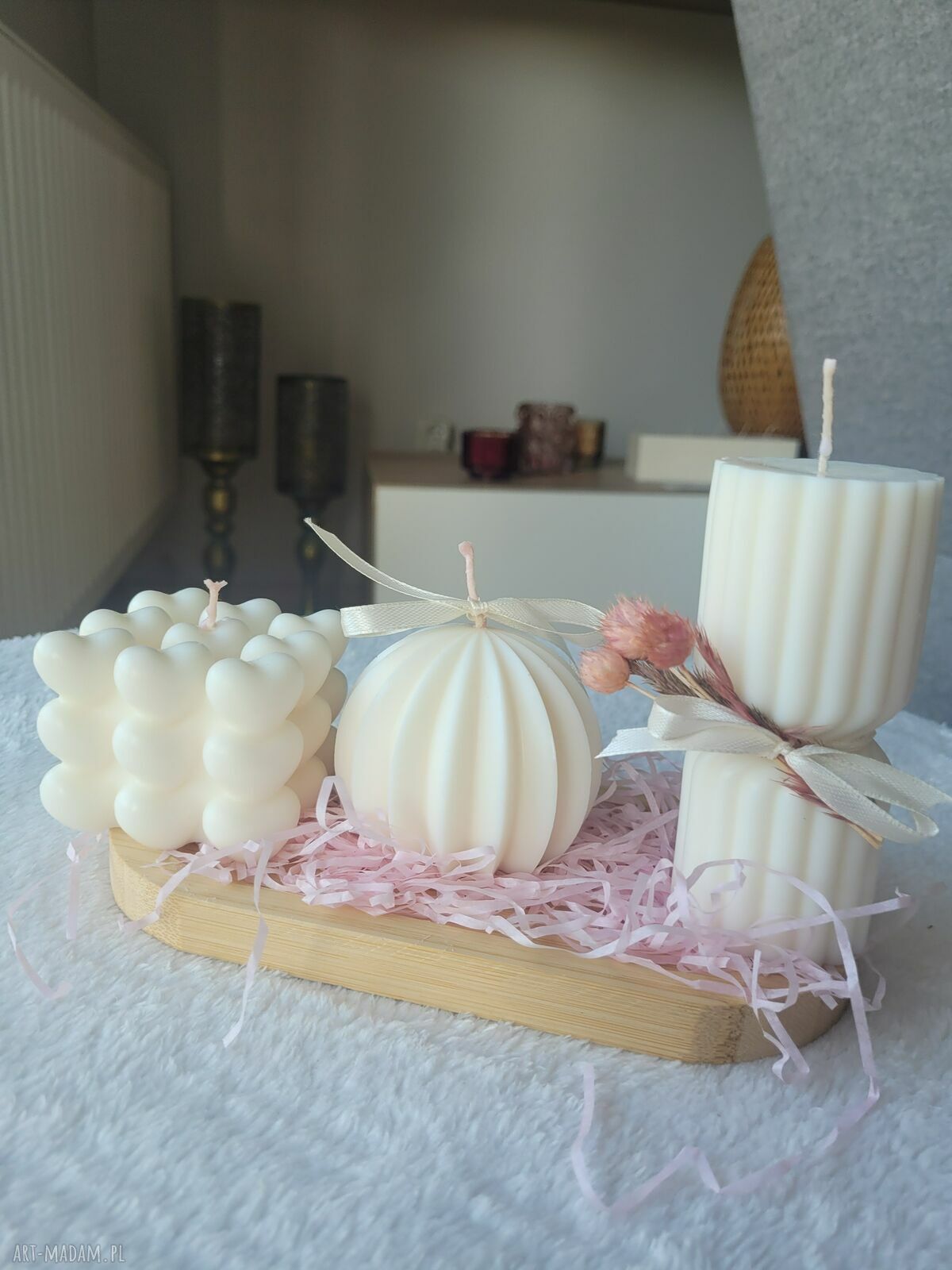 Zestaw upominkowy świec sojowych handmade na drewnianej tacce