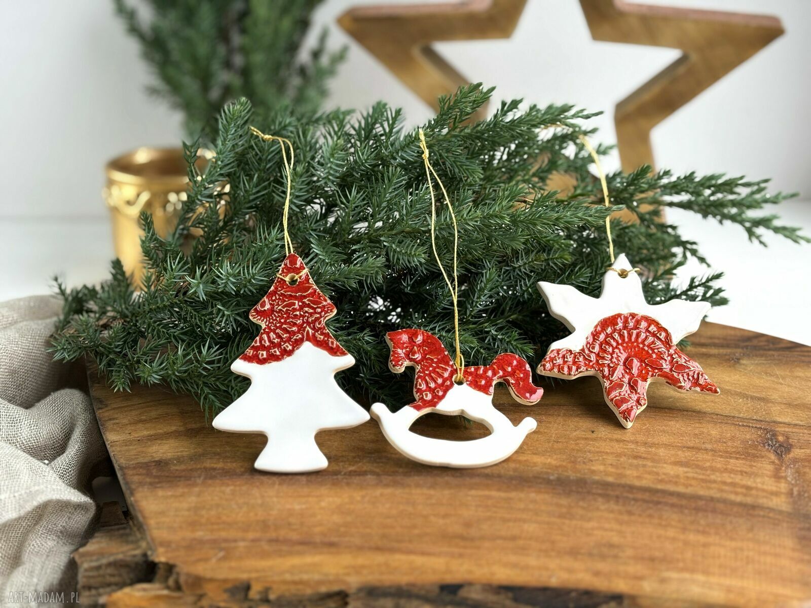 Zestaw 3 ceramicznych zawieszek choinkowych biało-czerwonych