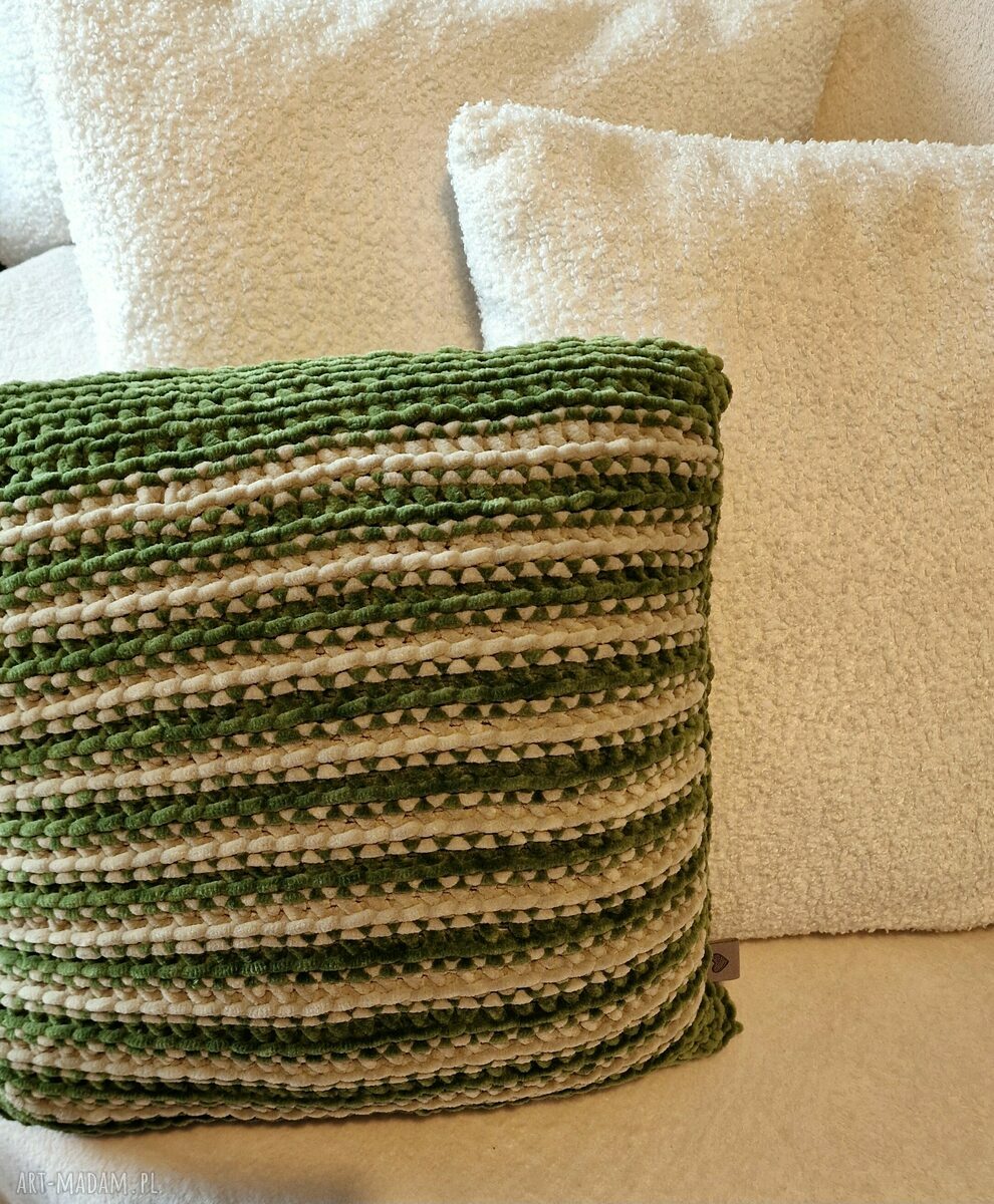 Zielona poduszka ozdobna 40x40 z beżowymi paskami - szydełkowe handmade