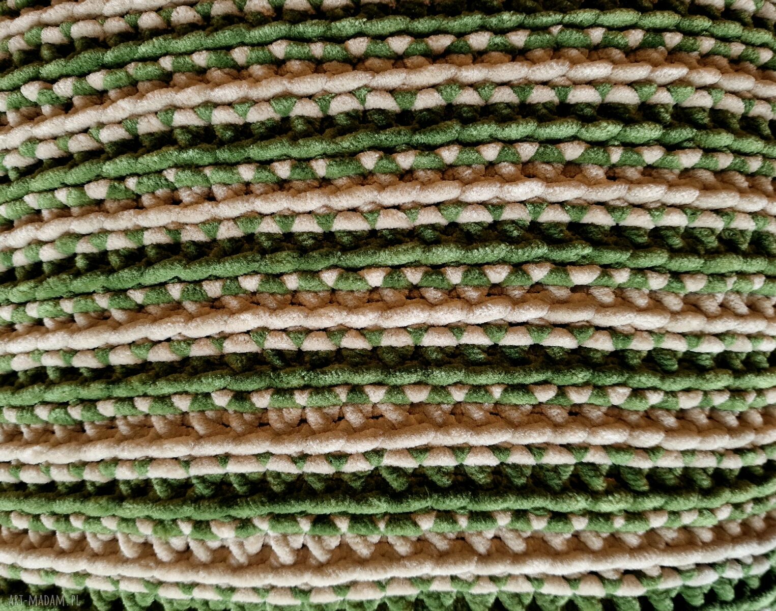 Zielona poduszka ozdobna 40x40 z beżowymi paskami - szydełkowe handmade