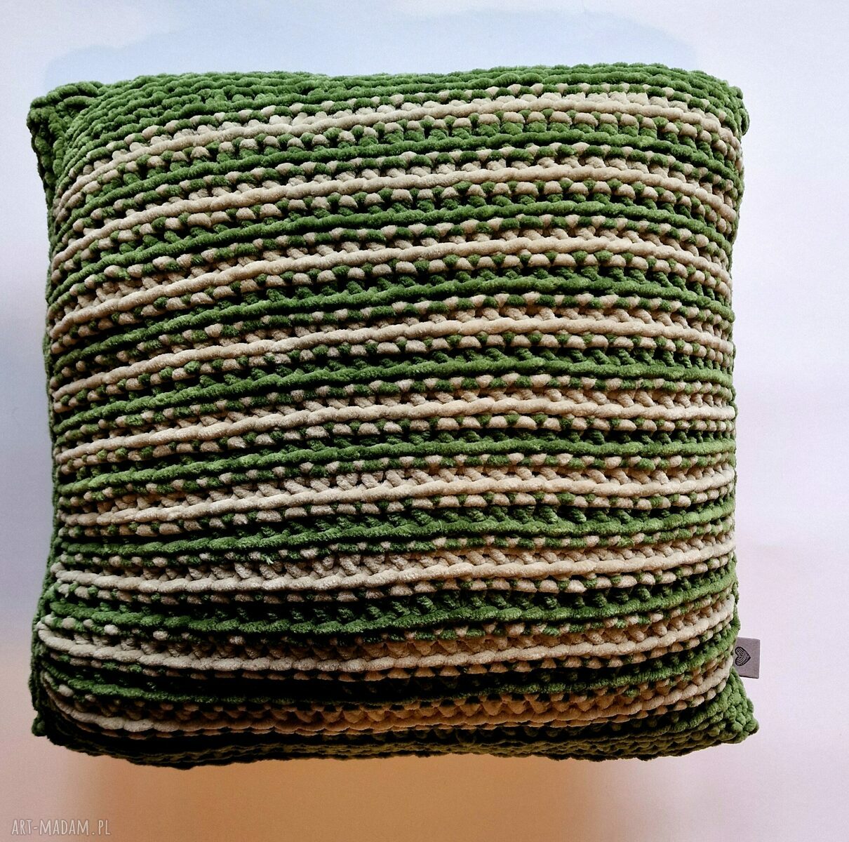 Zielona poduszka ozdobna 40x40 z beżowymi paskami - szydełkowe handmade