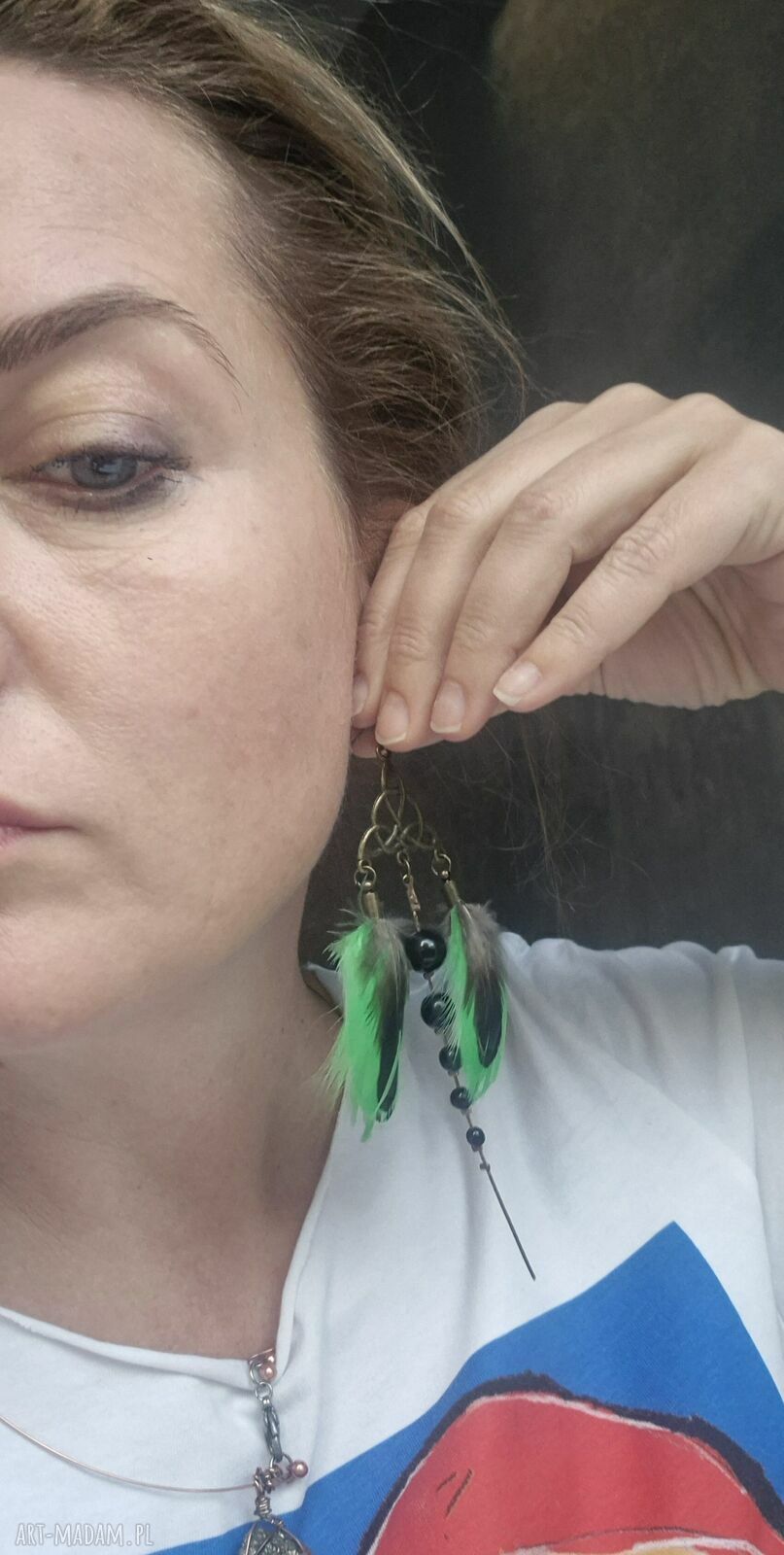 Zielone kolczyki z piórami boho - handmade, lekkie i efektowne