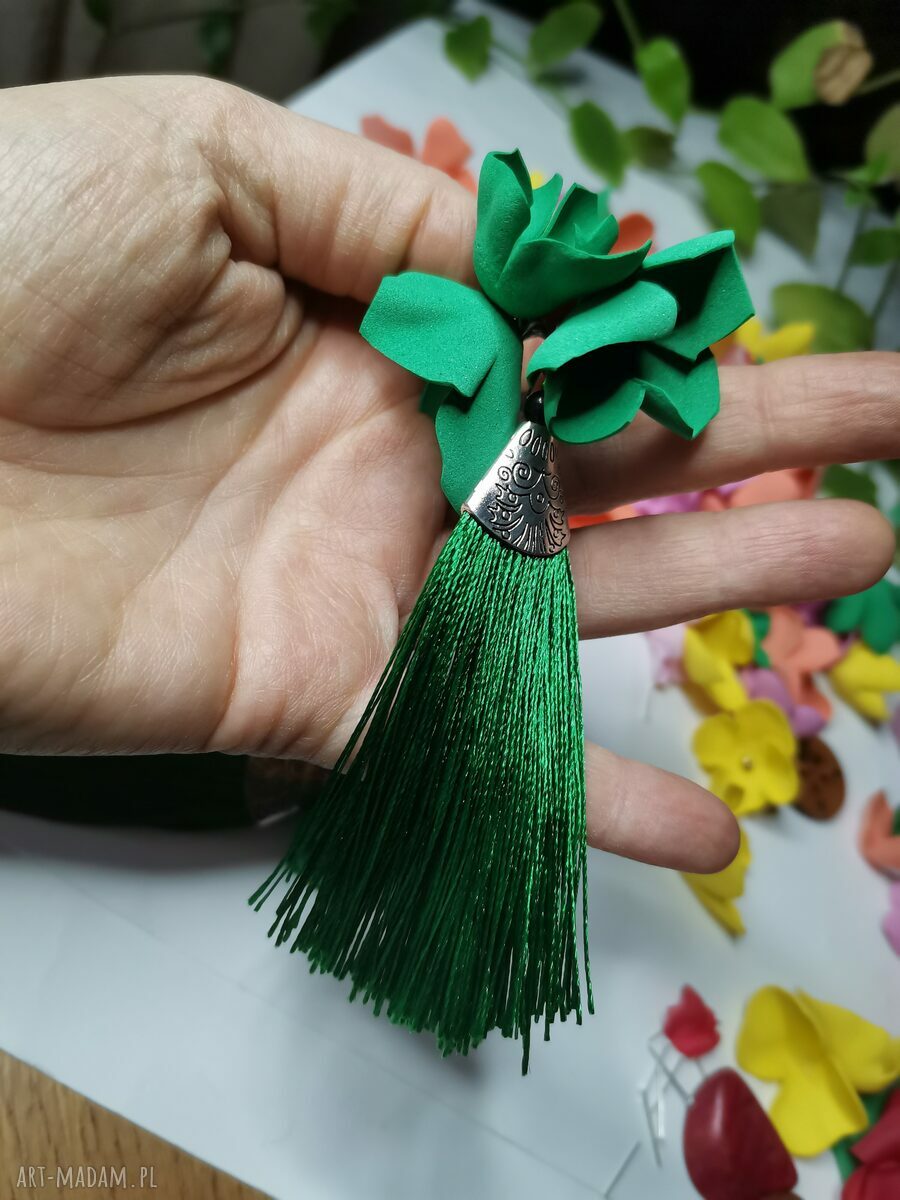 Kolczyki zielone chwosty i kwiaty - lekkie rękodzieło w stylu boho