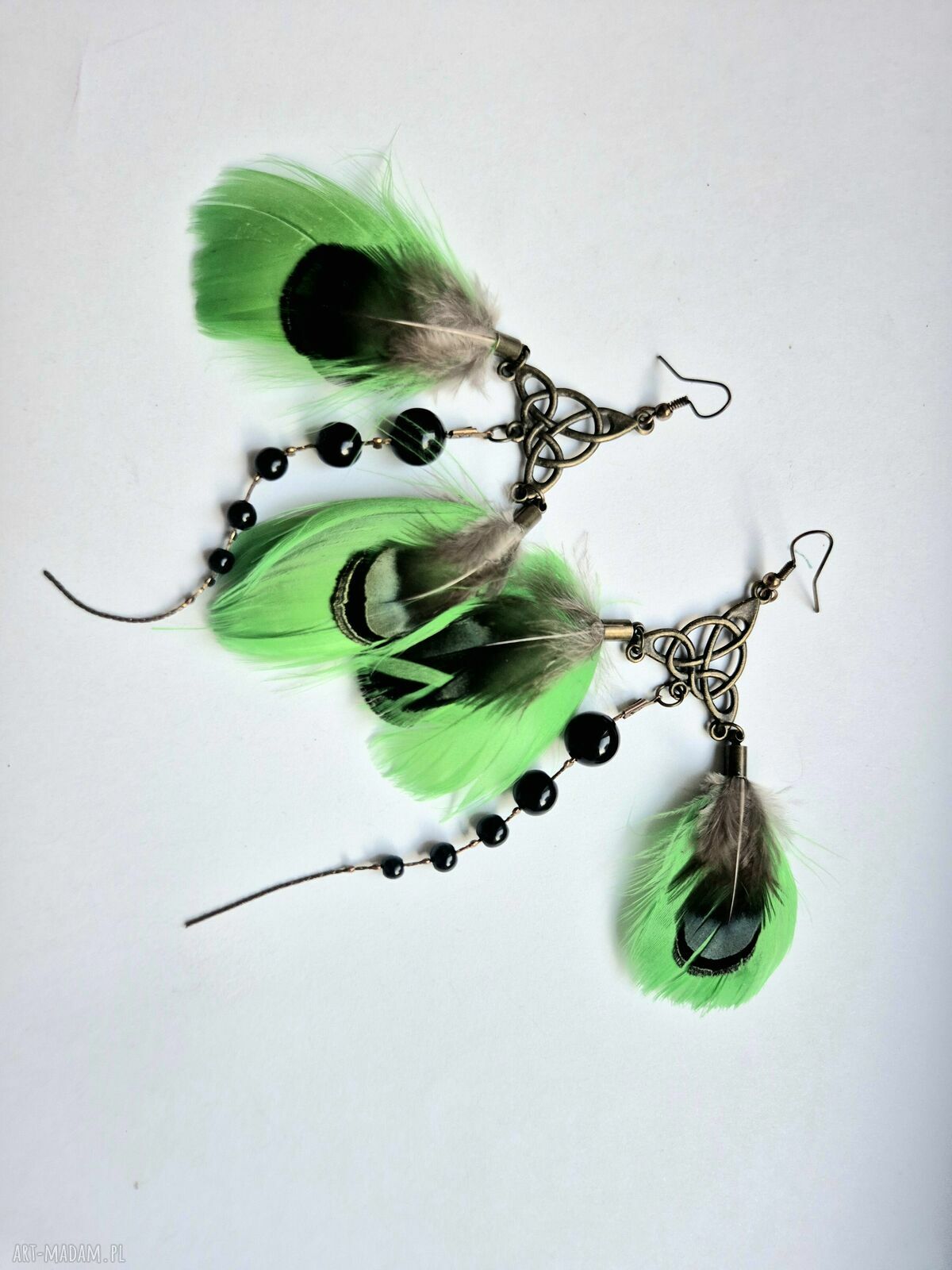 Zielone kolczyki z piórami boho - handmade, lekkie i efektowne