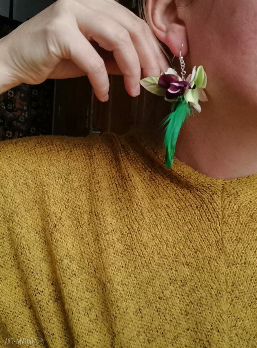 Kolczyki zielone pióra folk boho Frida - rękodzieło od Ruda Klara