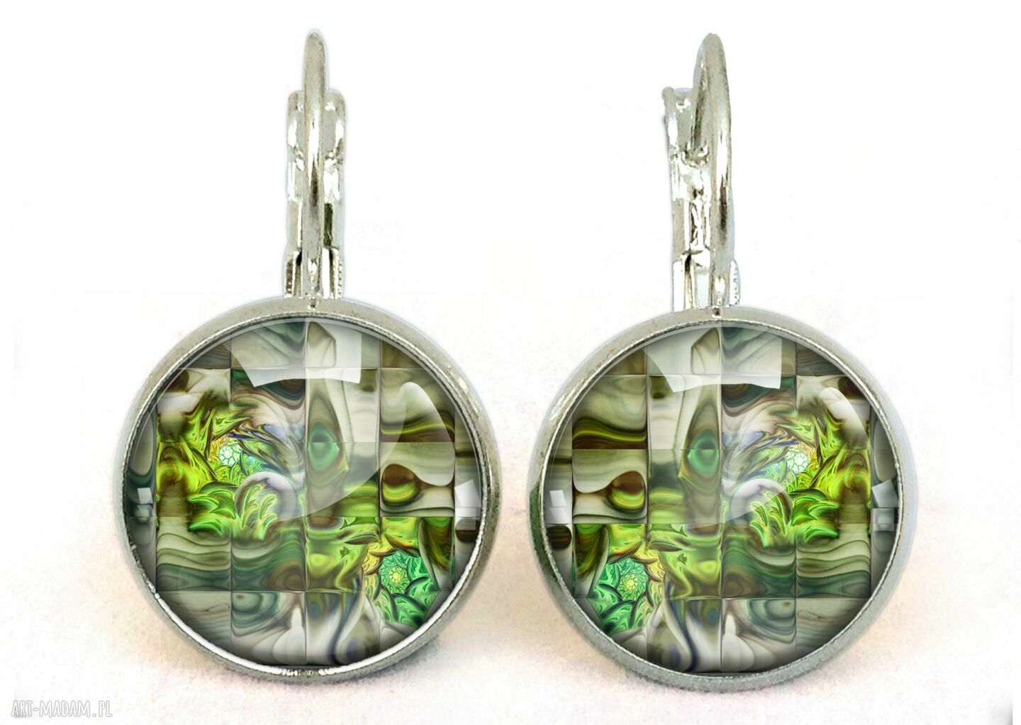 Zielono małe kolczyki wiszące prezent kobiece kaboszon ręcznie