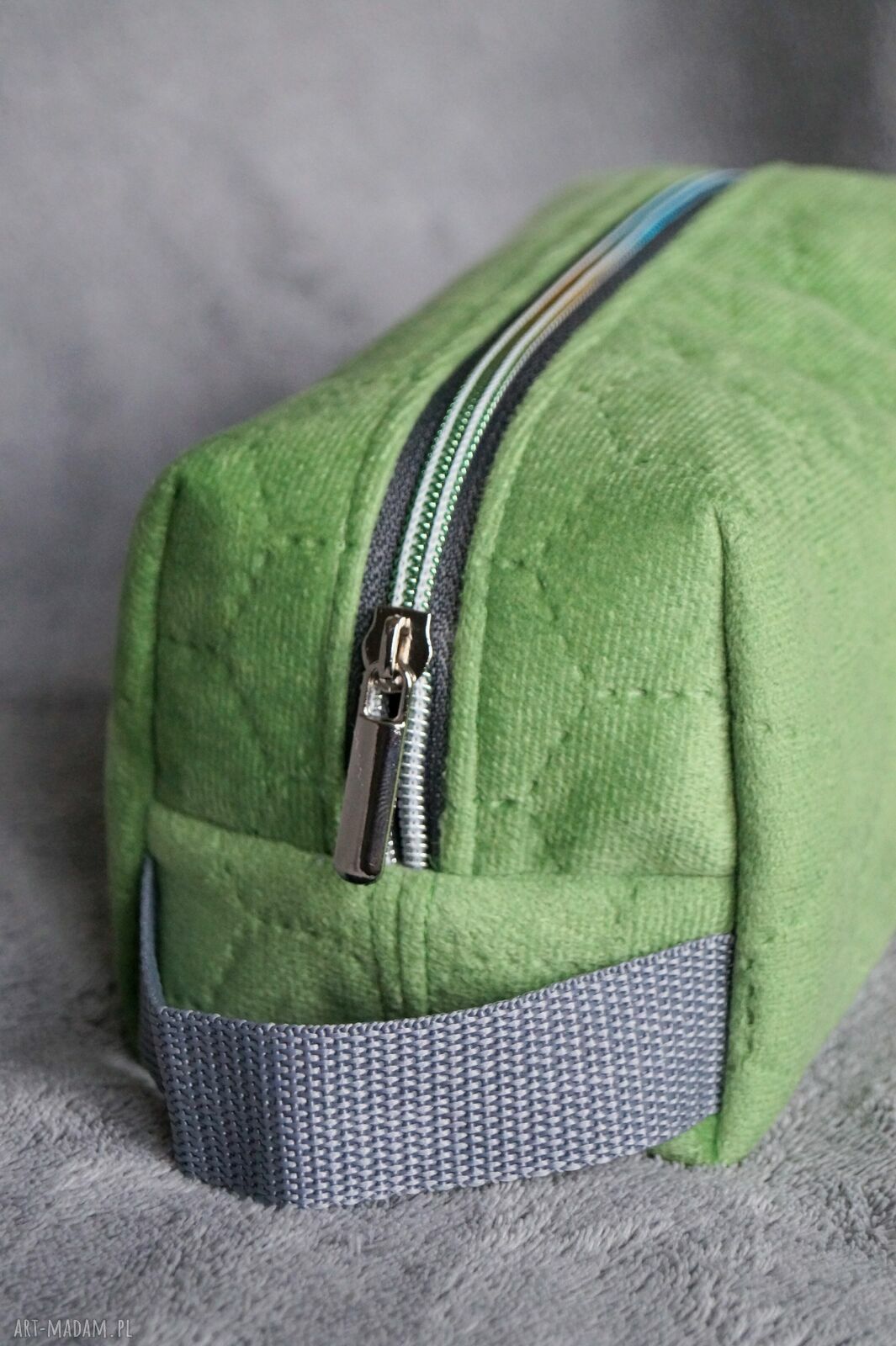 Szaro-zielona pikowana kosmetyczka M z organizerem - handmade