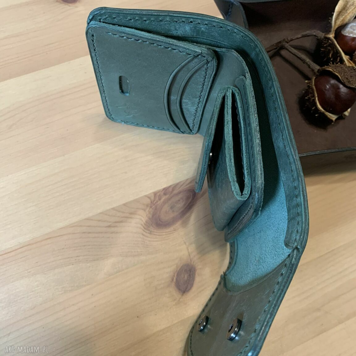 portfele: Zielony damski portfel ze skóry ręcznie uszyty. ręczne wykonanie