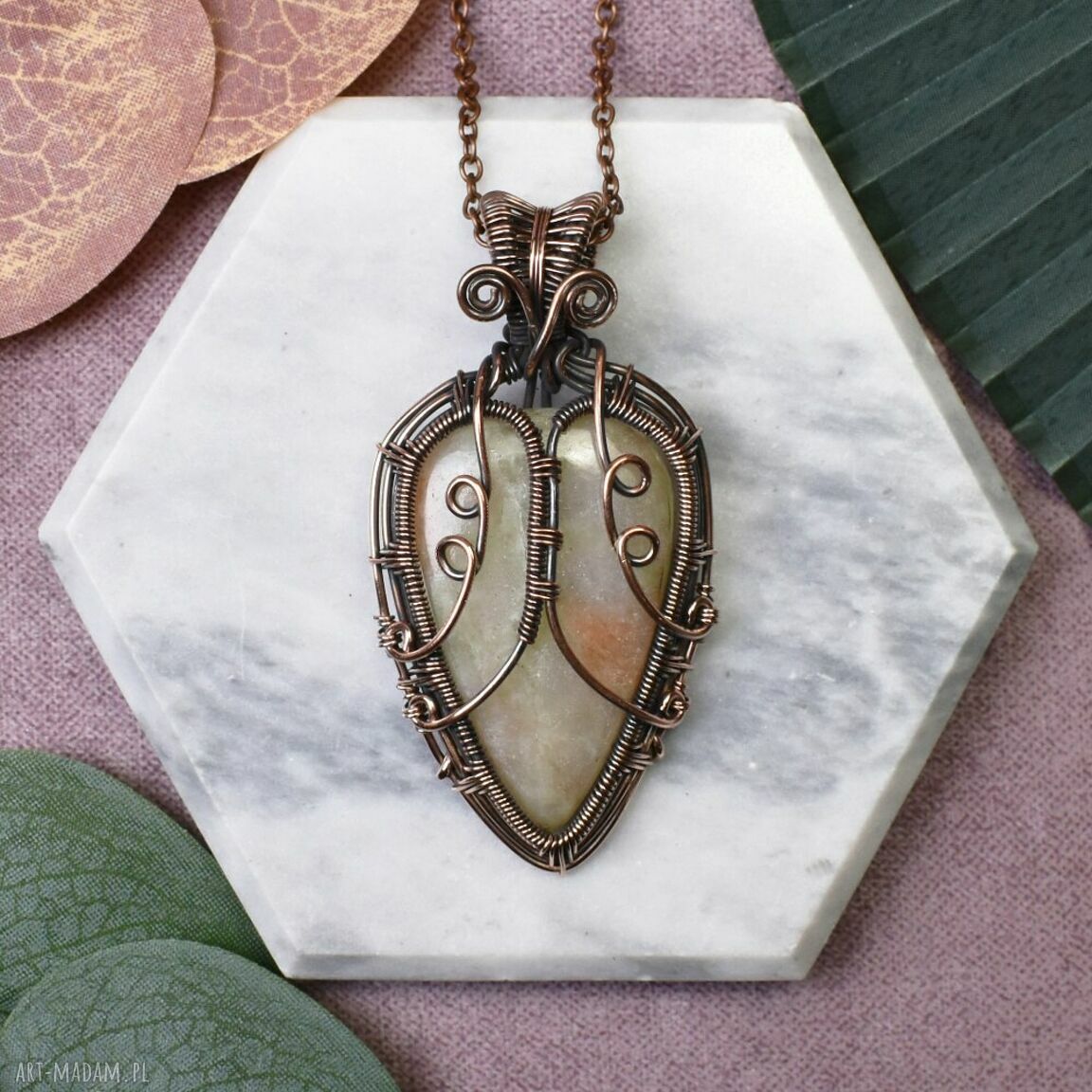 Miedziany wisiorek Wire Wrapping z serafinitem aqua - boho zachwyt