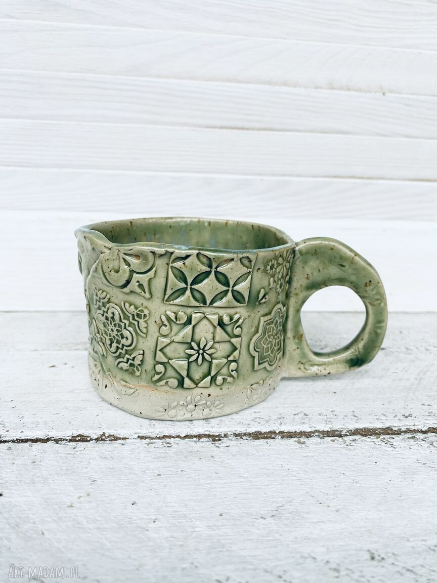 Zielony kubek ceramiczny z motywem portugalskim