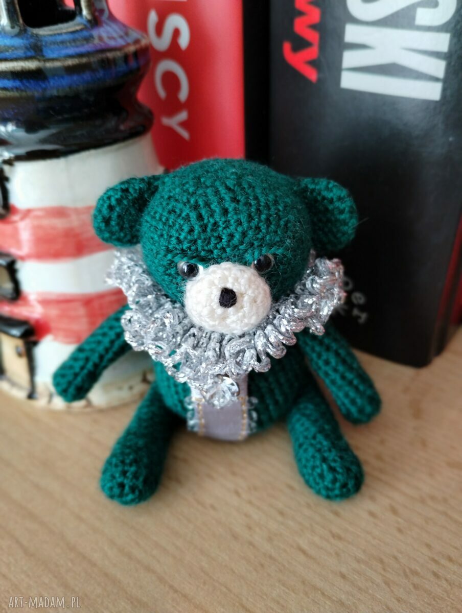Zielony miś szydełkowy z kryształkiem - vintage dekoracja handmade