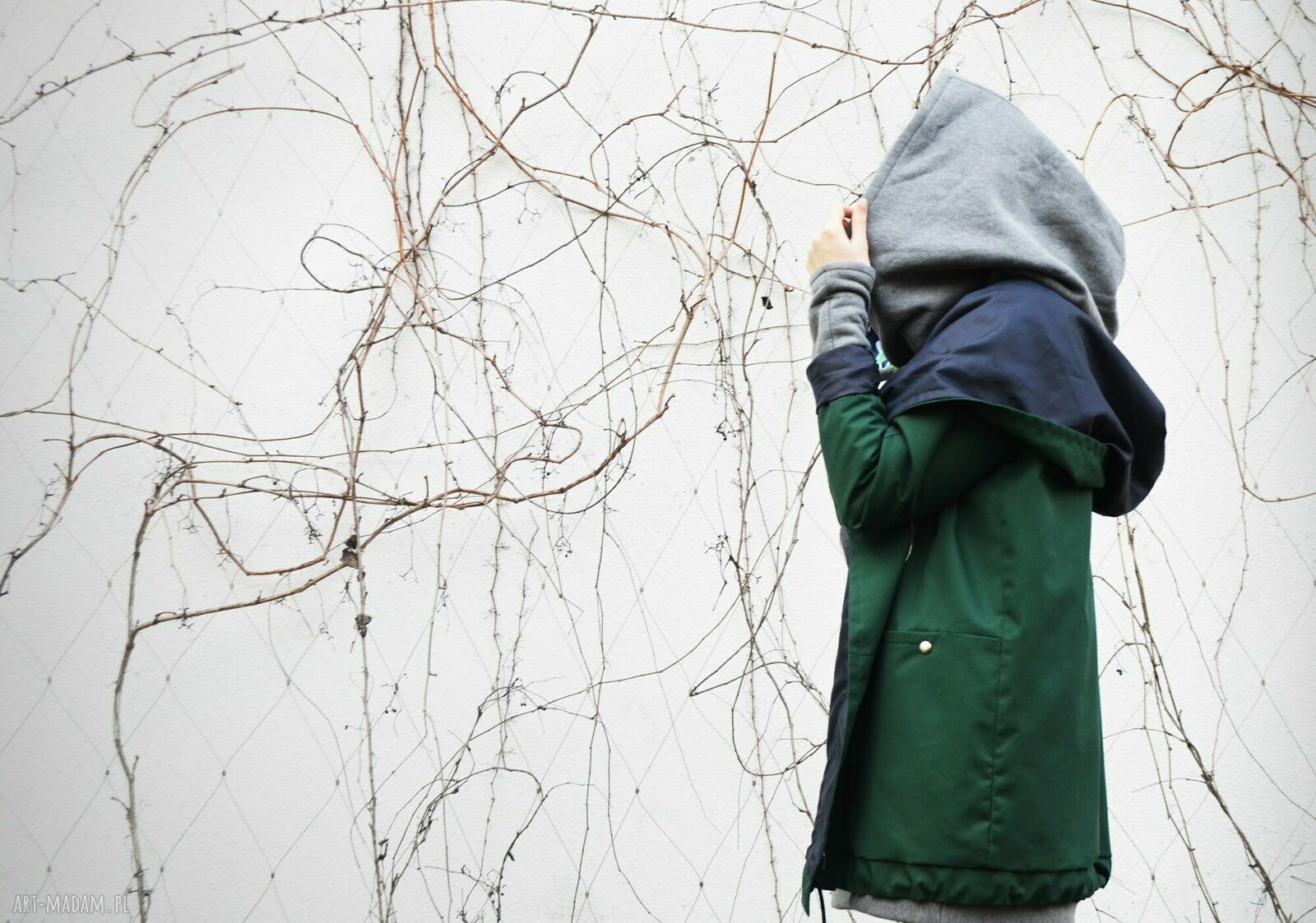 Zielony szmaragdowy płaszcz oversize ogromny kaptur na jesień rozmiar S