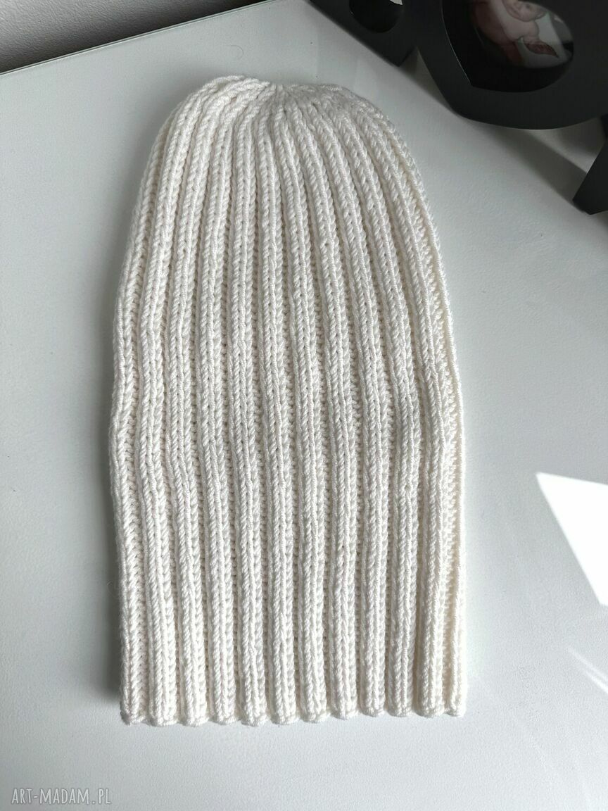 Czapka zimowa damska HELLI 100% Baby Merino (biała) - rękodzieło na drutach