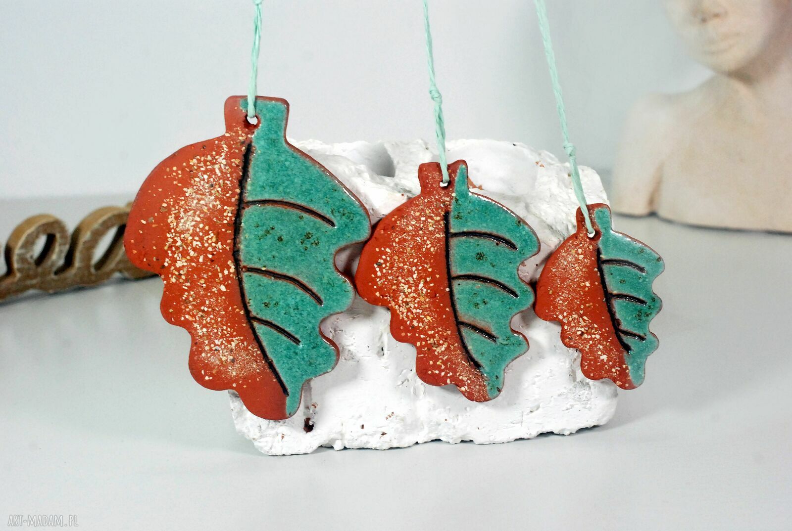 Zimowe liście - ceramiczne ozdoby choinkowe do powieszenia (zestaw 3 szt.)
