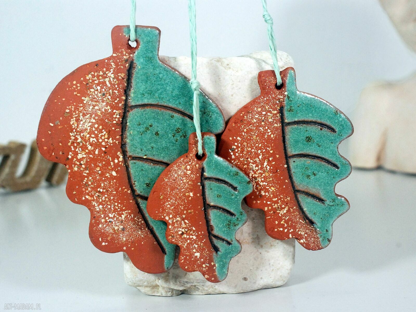 Zimowe liście - ceramiczne ozdoby choinkowe do powieszenia (zestaw 3 szt.)
