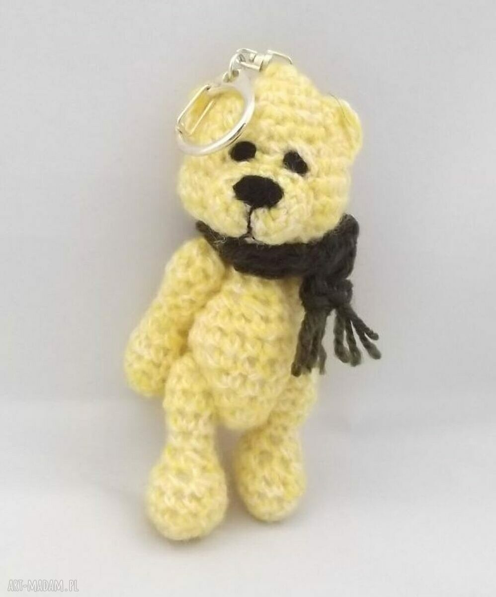 Brelok na szczęście Ziutek - szydełkowany miś handmade z ruchomymi łapkami